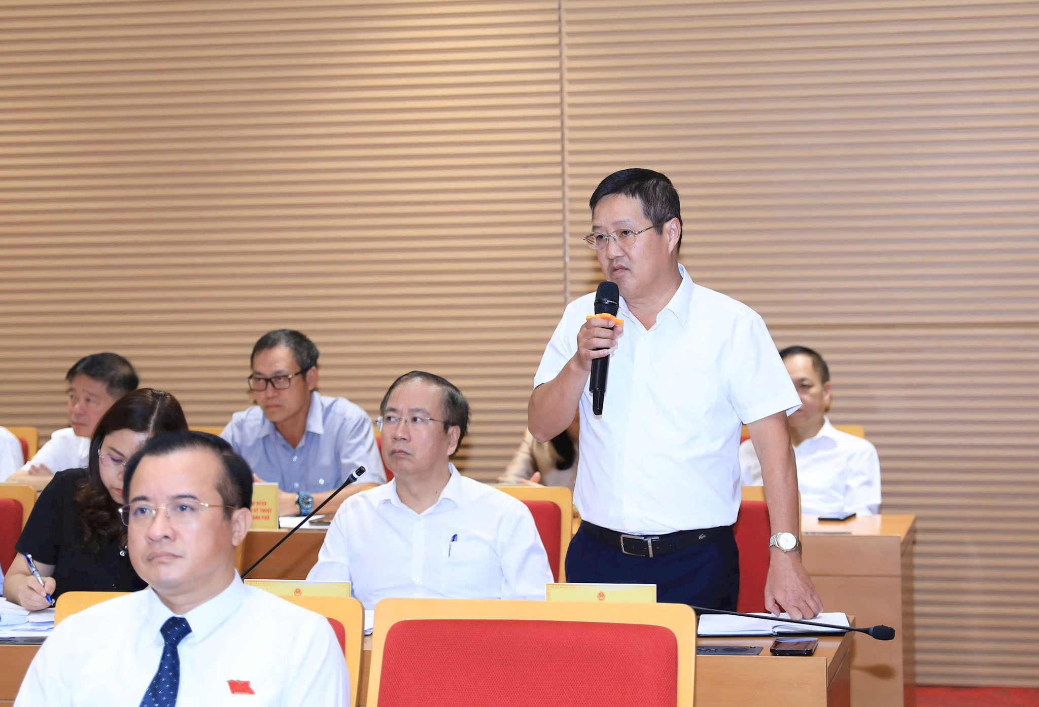 Chất vấn an to&agrave;n thực phẩm: Chủ tịch HĐND H&agrave; Nội y&ecirc;u cầu truy tr&aacute;ch nhiệm chợ Long Bi&ecirc;n - Ảnh 3.
