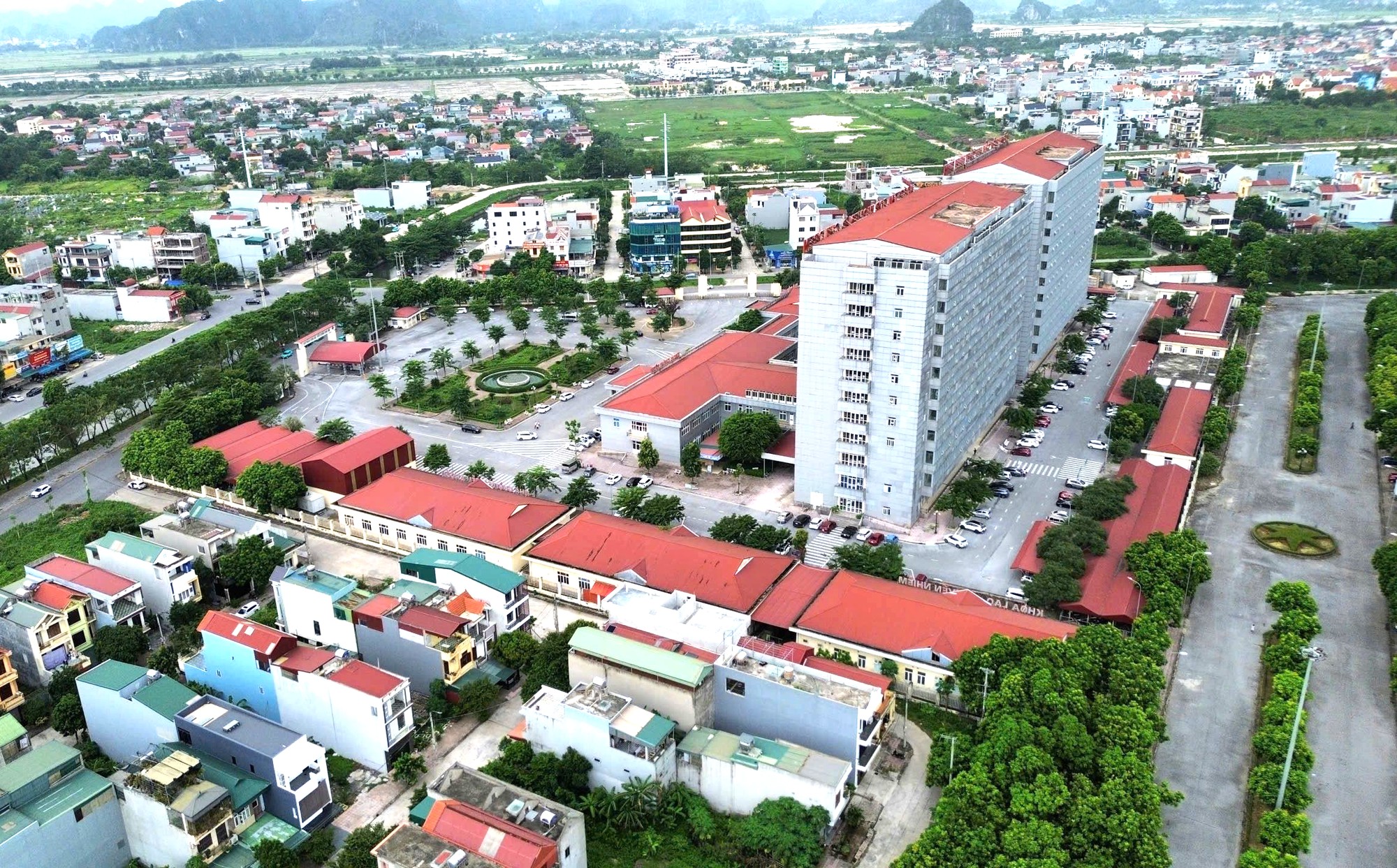 Ninh B&igrave;nh đẩy nhanh quy hoạch kiến tr&uacute;c hướng tới th&agrave;nh phố trực thuộc Trung ương 2030 - Ảnh 2.