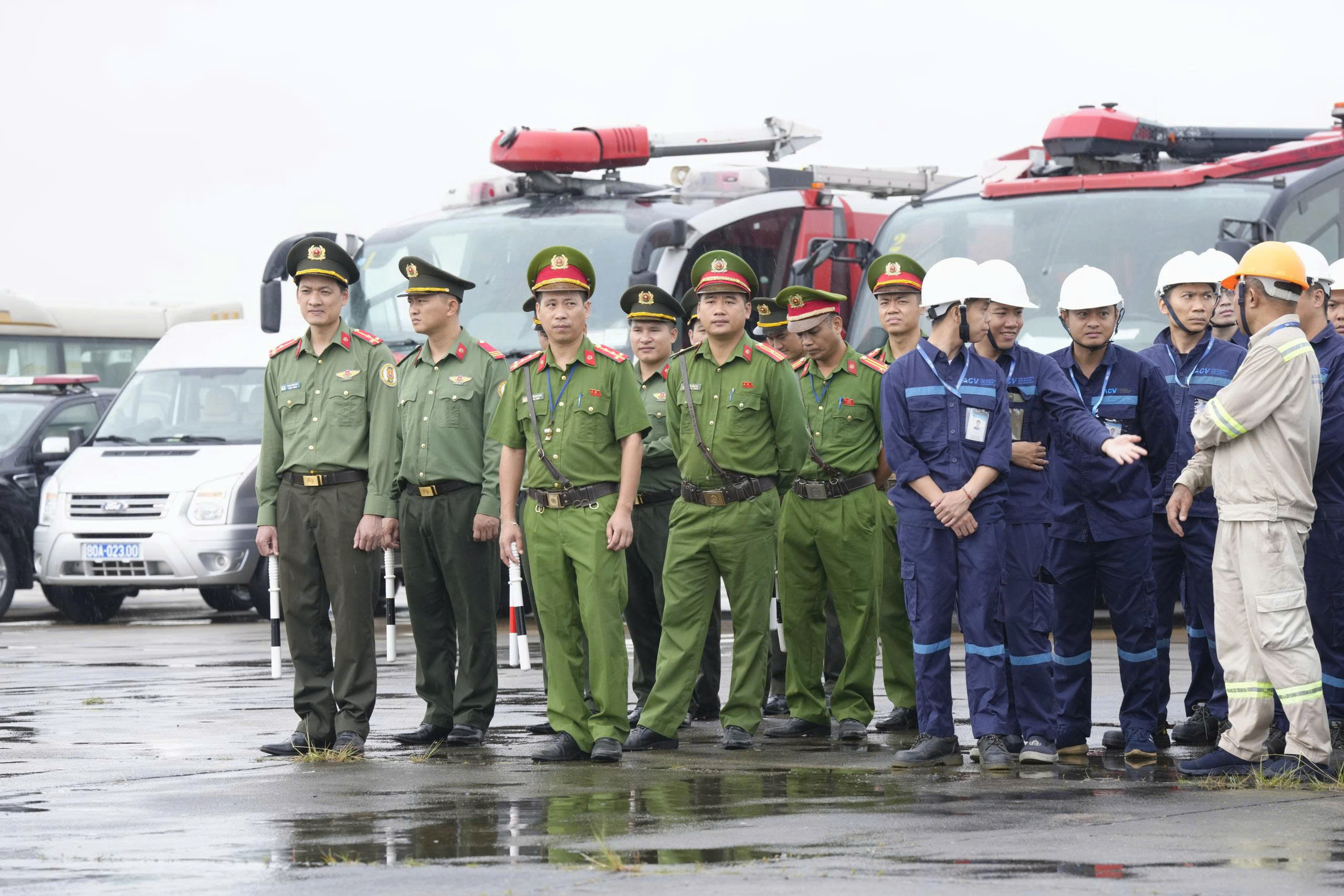 Diễn tập cứu nạn cứu hộ quy m&ocirc; lớn tại cảng h&agrave;ng kh&ocirc;ng lớn nhất khu vực ph&iacute;a Bắc - Ảnh 2.