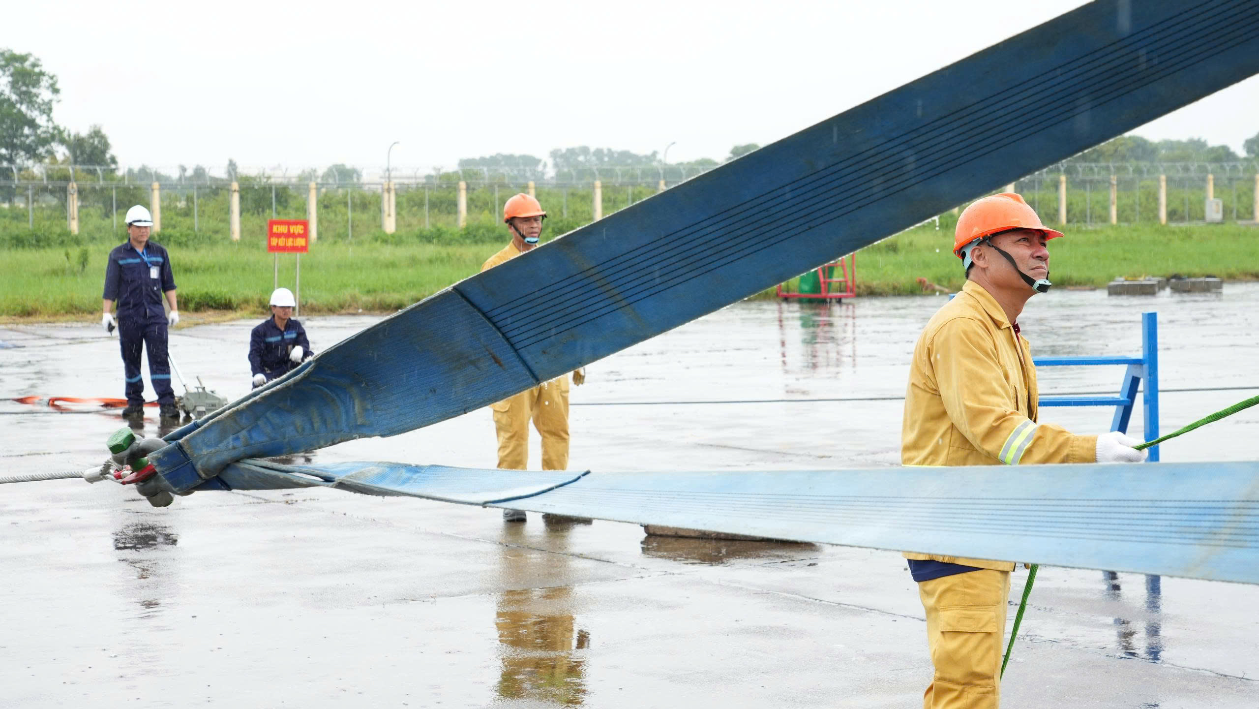 Diễn tập cứu nạn cứu hộ quy m&ocirc; lớn tại cảng h&agrave;ng kh&ocirc;ng lớn nhất khu vực ph&iacute;a Bắc - Ảnh 32.