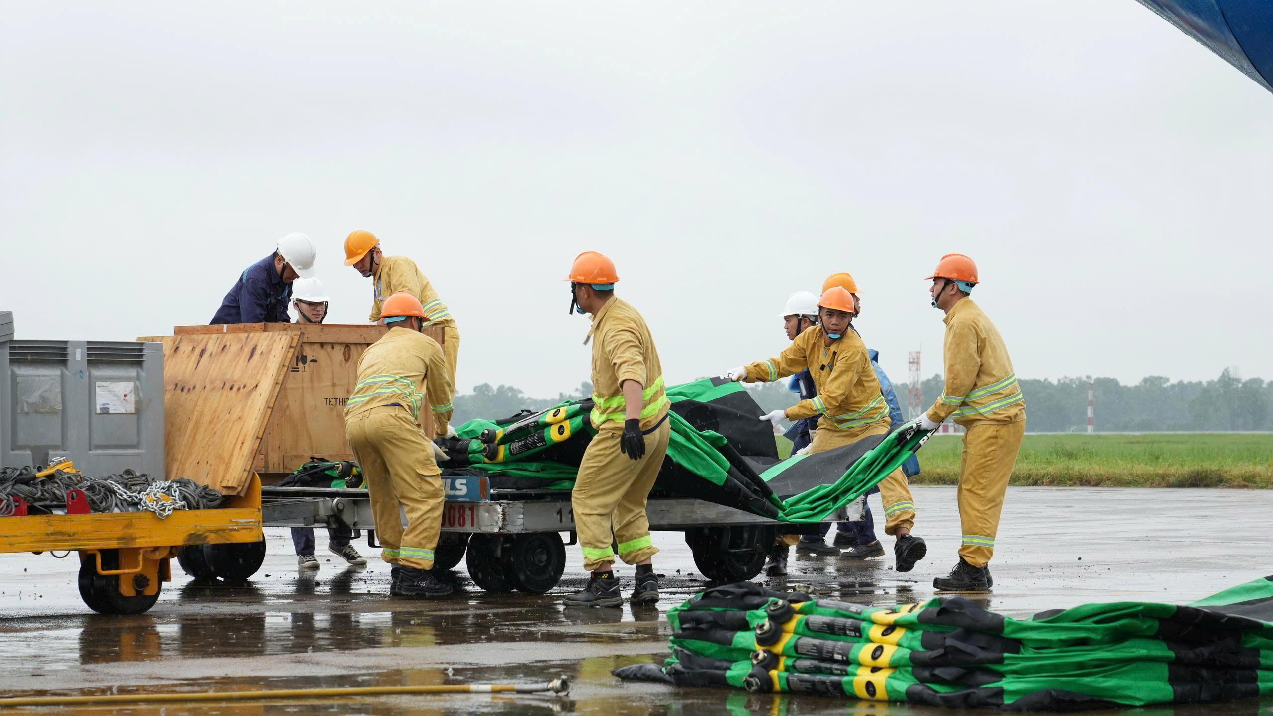 Diễn tập cứu nạn cứu hộ quy m&ocirc; lớn tại cảng h&agrave;ng kh&ocirc;ng lớn nhất khu vực ph&iacute;a Bắc - Ảnh 14.