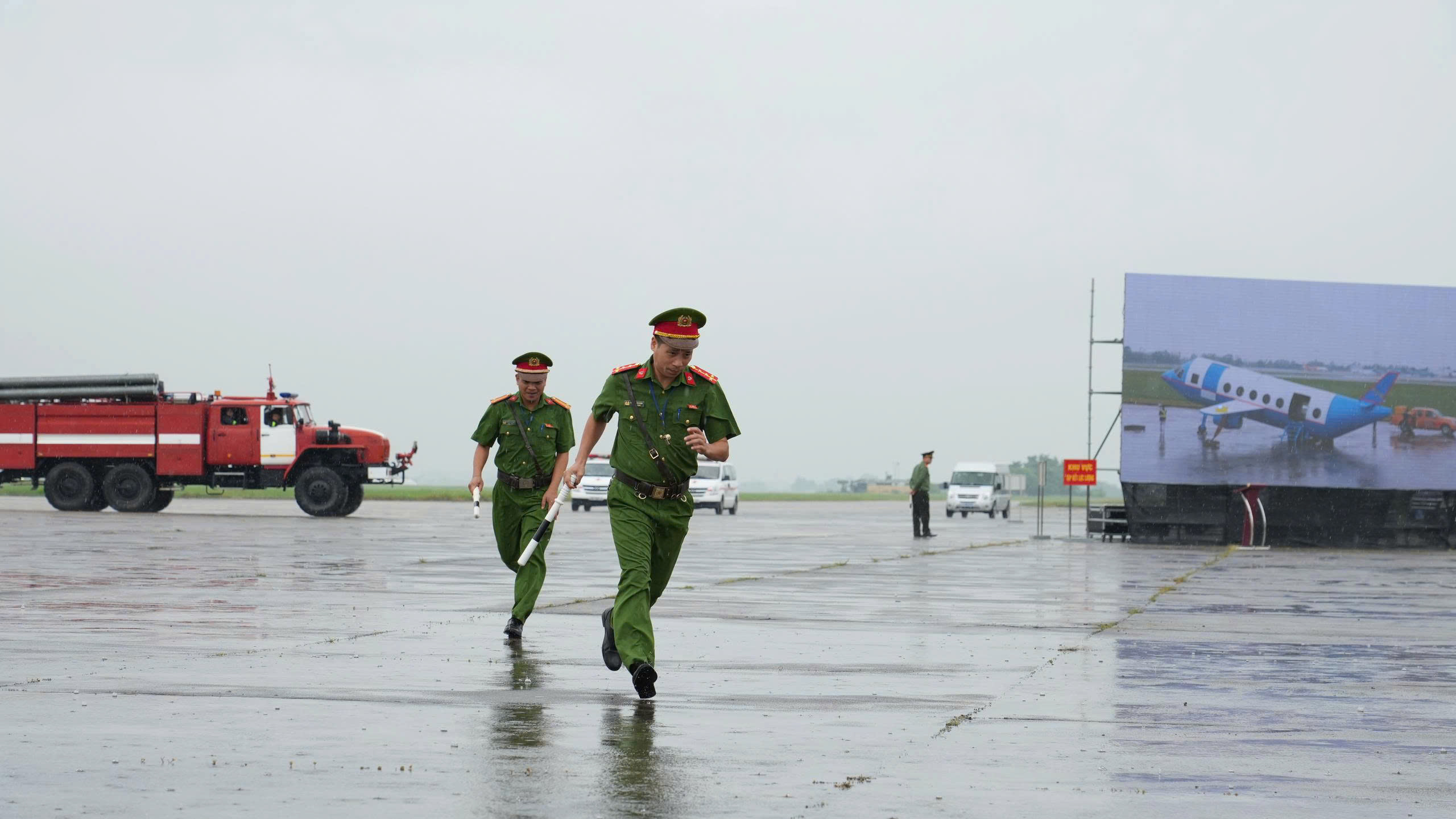 Diễn tập cứu nạn cứu hộ quy m&ocirc; lớn tại cảng h&agrave;ng kh&ocirc;ng lớn nhất khu vực ph&iacute;a Bắc - Ảnh 26.