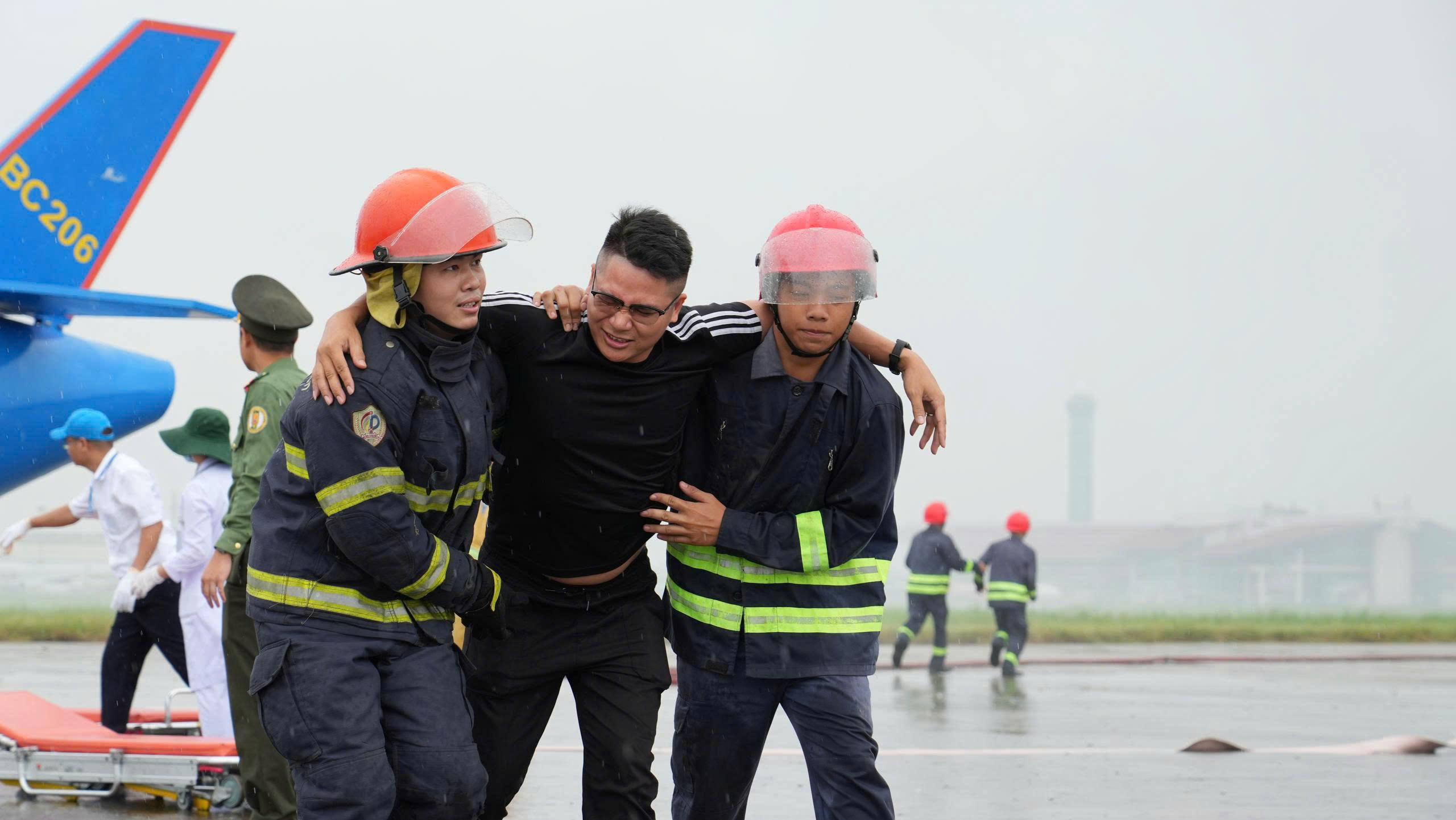 Diễn tập cứu nạn cứu hộ quy m&ocirc; lớn tại cảng h&agrave;ng kh&ocirc;ng lớn nhất khu vực ph&iacute;a Bắc - Ảnh 7.