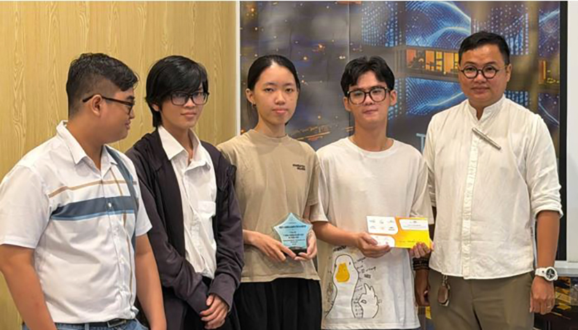 Sinh vi&ecirc;n UAH Cần Thơ gi&agrave;nh giải Nhất cuộc thi thiết kế kiến tr&uacute;c Thi&ecirc;n Qu&acirc;n Center - Ảnh 4.