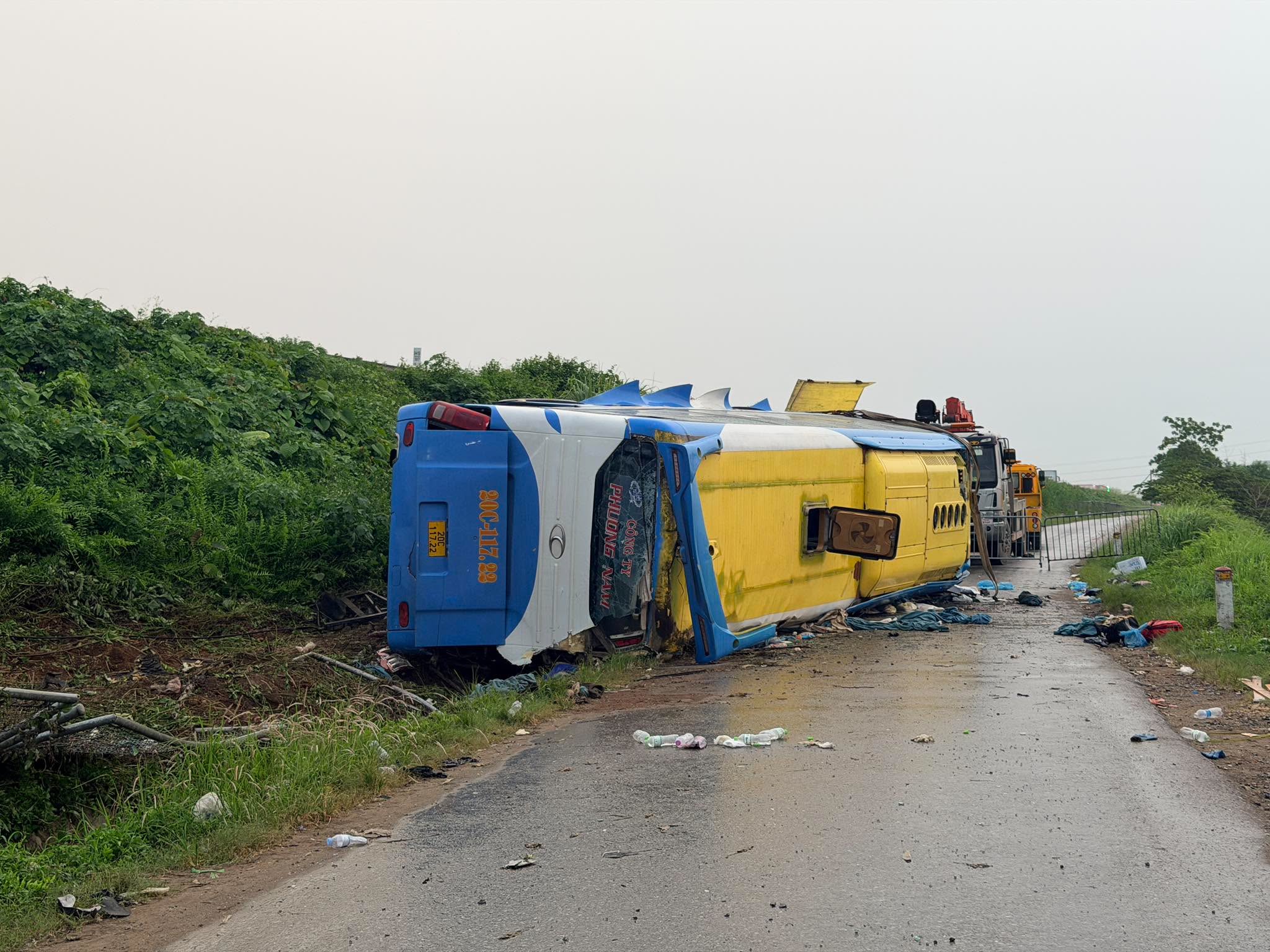 Cục CSGT th&ocirc;ng tin ''n&oacute;ng'' sau hai vụ TNGT li&ecirc;n quan xe kh&aacute;ch, 11 người tử vong - Ảnh 2.