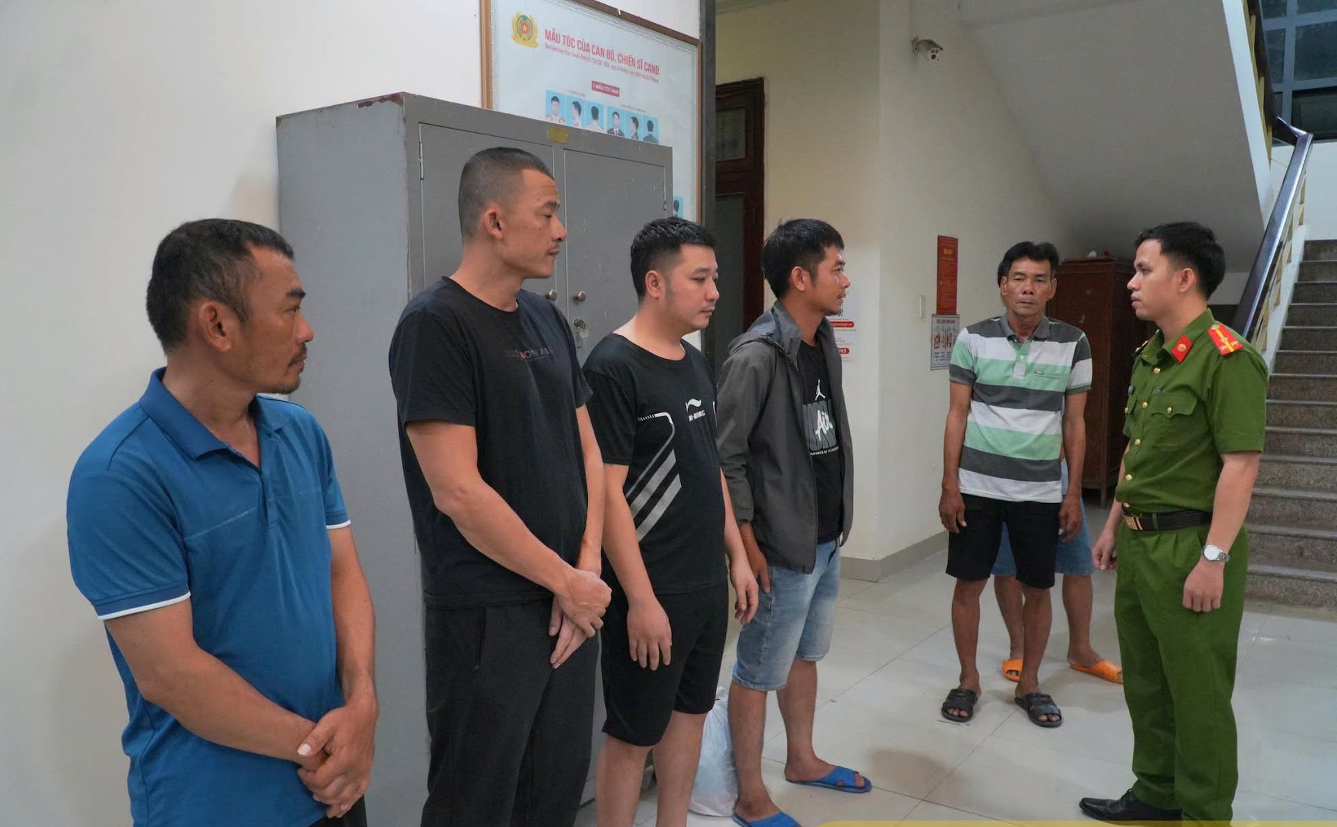 C&ocirc;ng an Quảng Ng&atilde;i triệt ph&aacute; đường d&acirc;y c&aacute; độ b&oacute;ng đ&aacute; quy m&ocirc; gần 1.200 tỷ đồng - Ảnh 1.