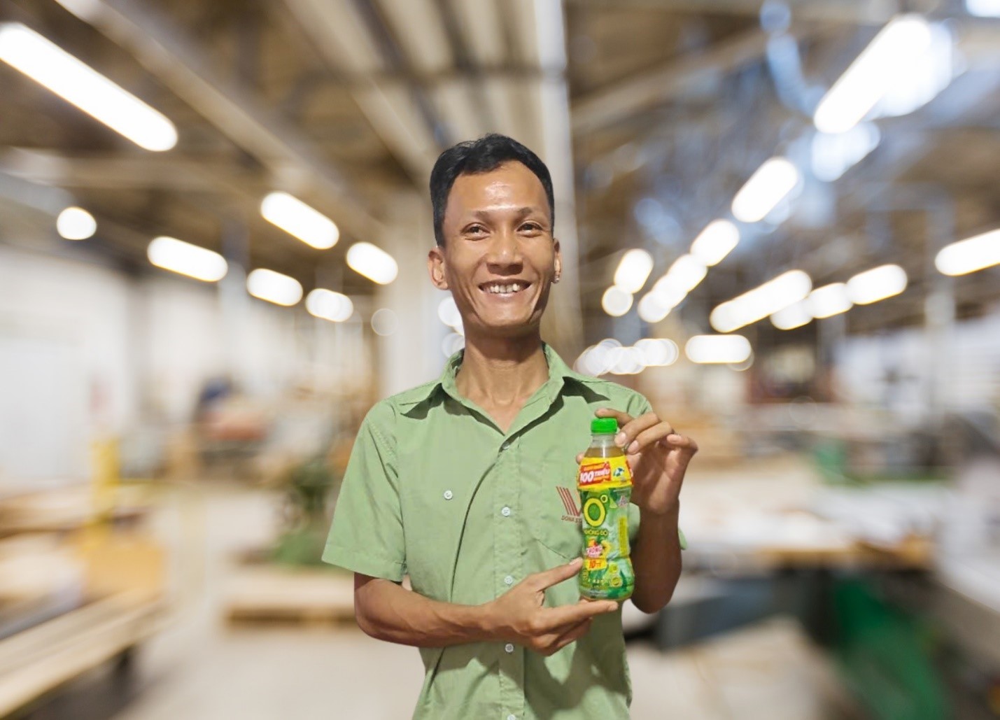 Sáng đi làm, trưa giải khát, tối nhận tiền: Vì sao hàng ngàn người đang háo hức xé nhãn chai nước? - Ảnh 4.