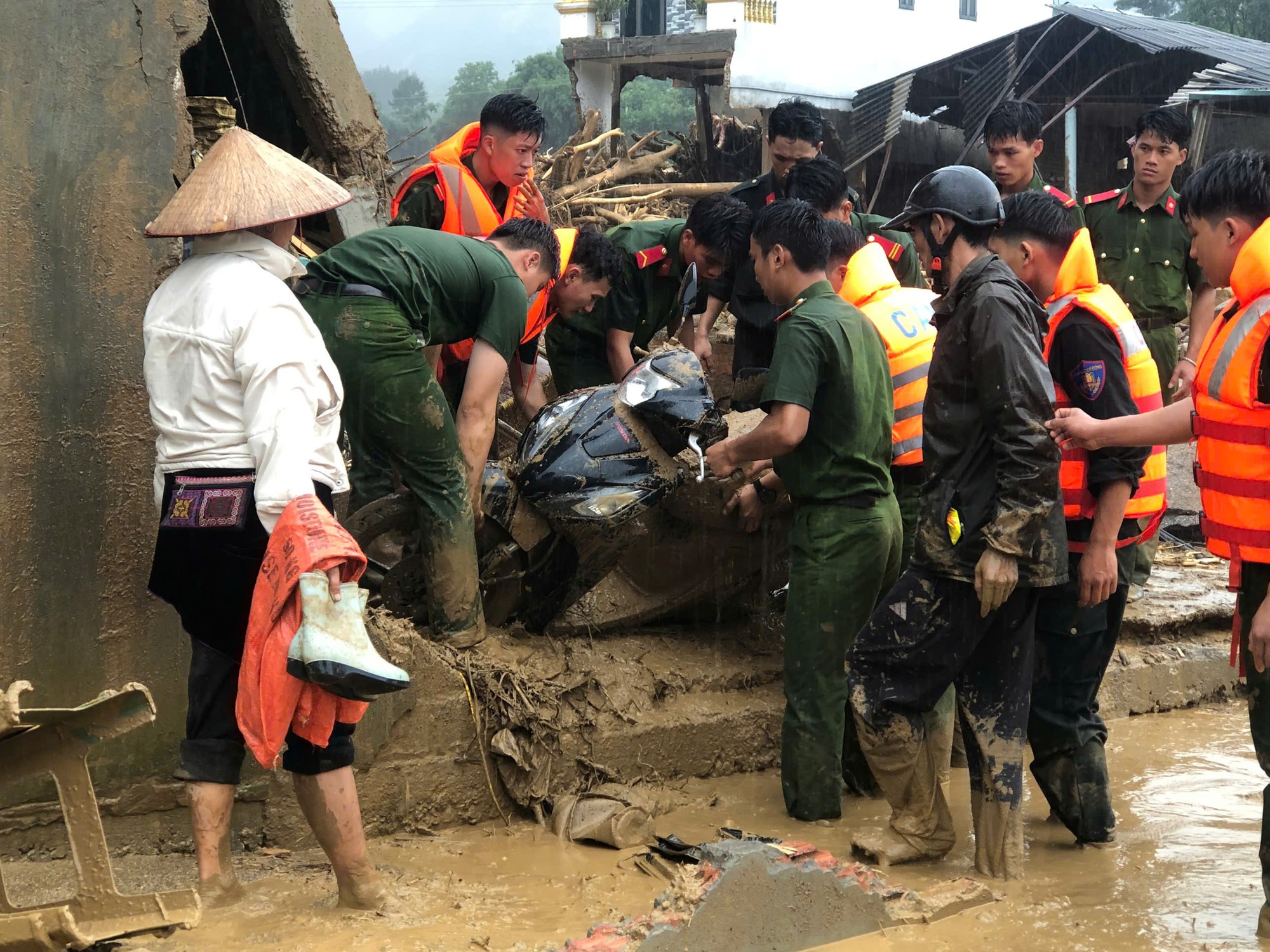 Mưa lũ ở Lai Châu làm 4 người chết, 4 người mất tích, thiệt hại hơn 120 tỷ đồng - Ảnh 4.