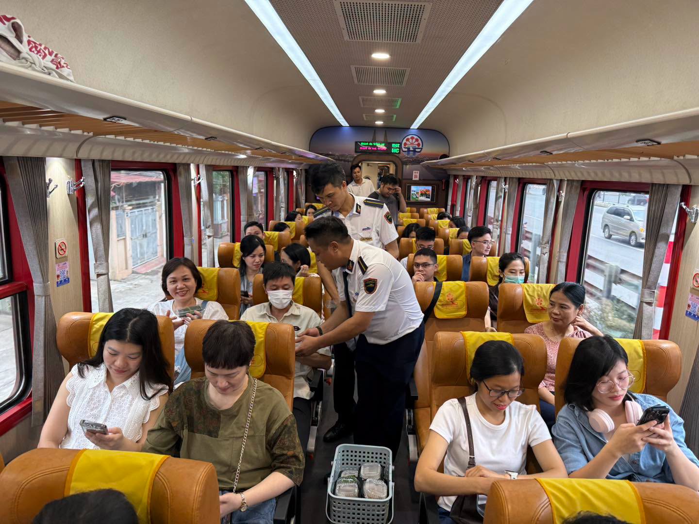 Tàu chuyên dụng, liên tỉnh đạt hiệu suất cao, đường sắt nhân rộng mô hình - Ảnh 1.