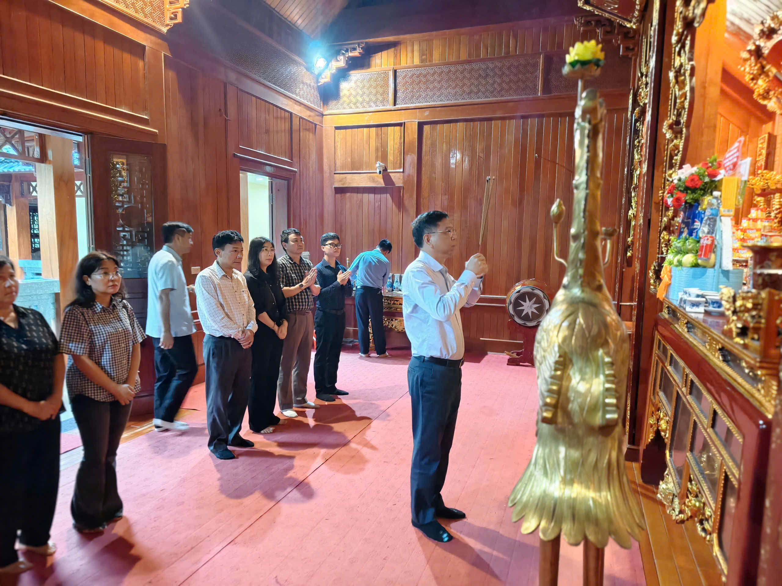 Đoàn công tác Bộ Xây dựng tri ân, tưởng niệm các anh hùng liệt sĩ ở Điện Biên - Ảnh 7.