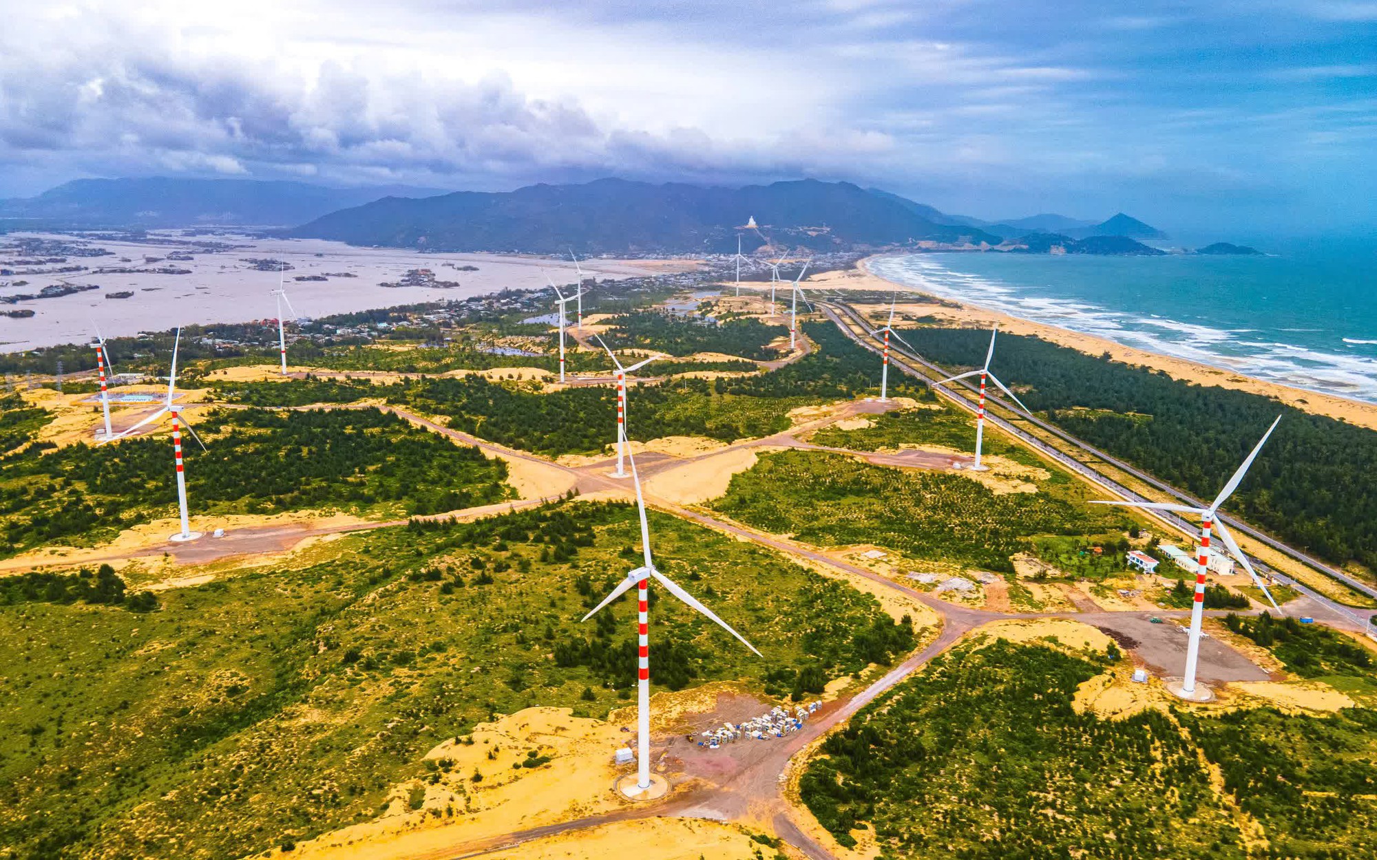 Gia Lai rà soát, thúc tiến độ các dự án đầu tư ngoài ngân sách - Ảnh 3.