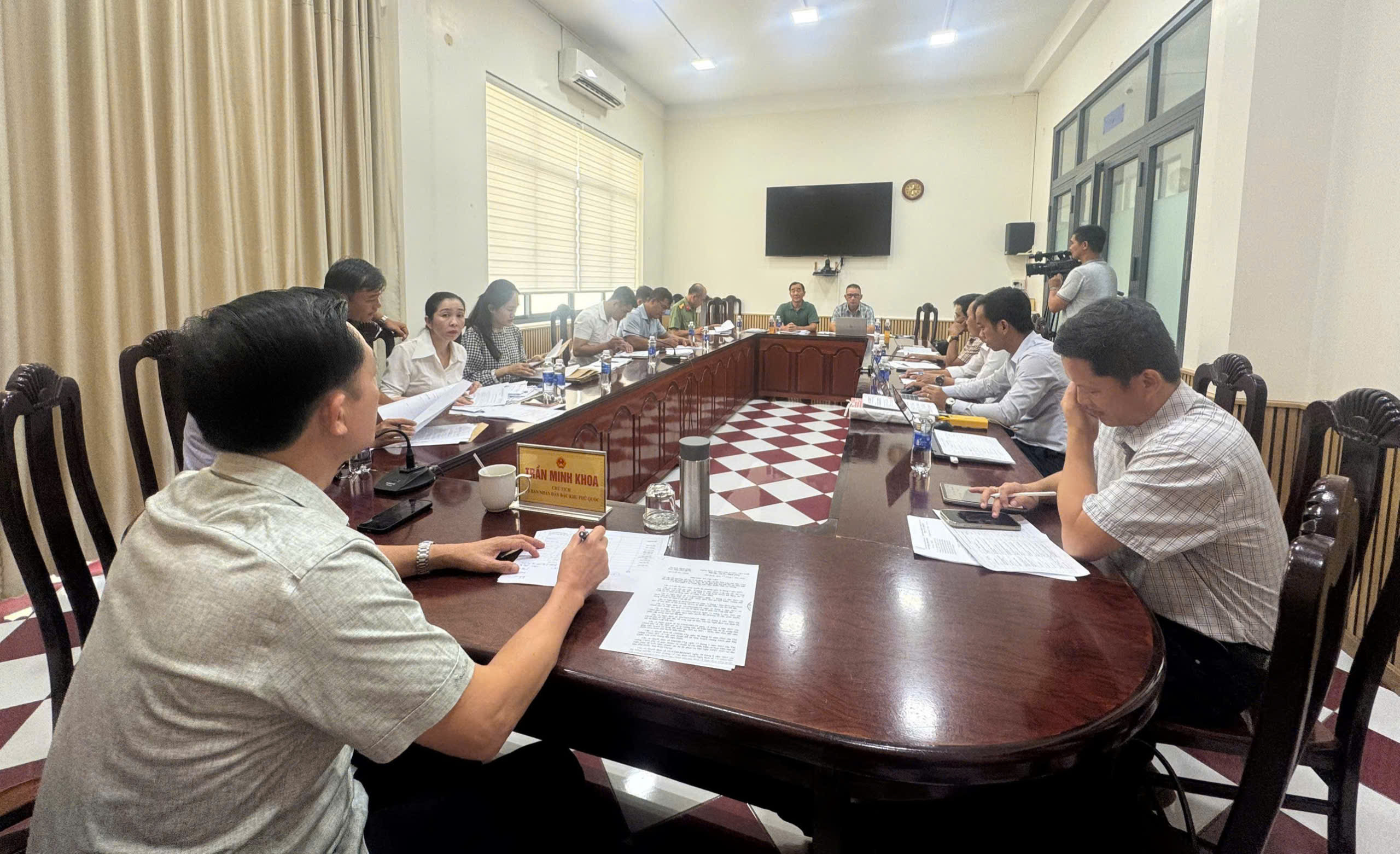 Đẩy nhanh tiến độ giải ph&oacute;ng mặt bằng c&aacute;c dự &aacute;n APEC ở Ph&uacute; Quốc - Ảnh 3.