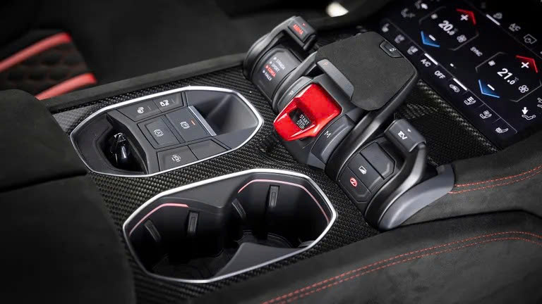 Lamborghini trình làng SUV mạnh nhất lịch sử - Ảnh 7.