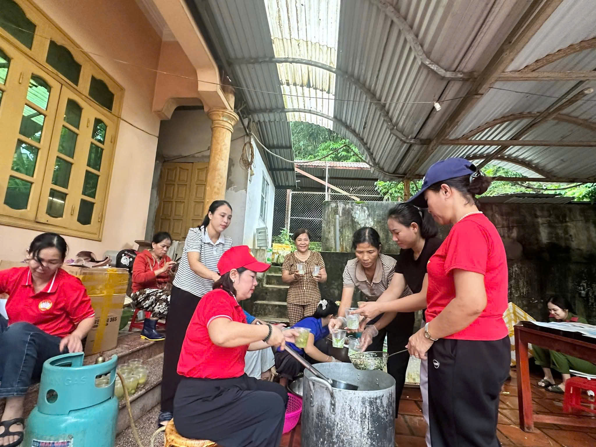 Tình người nơi rốn lũ Mường Than - Ảnh 15.