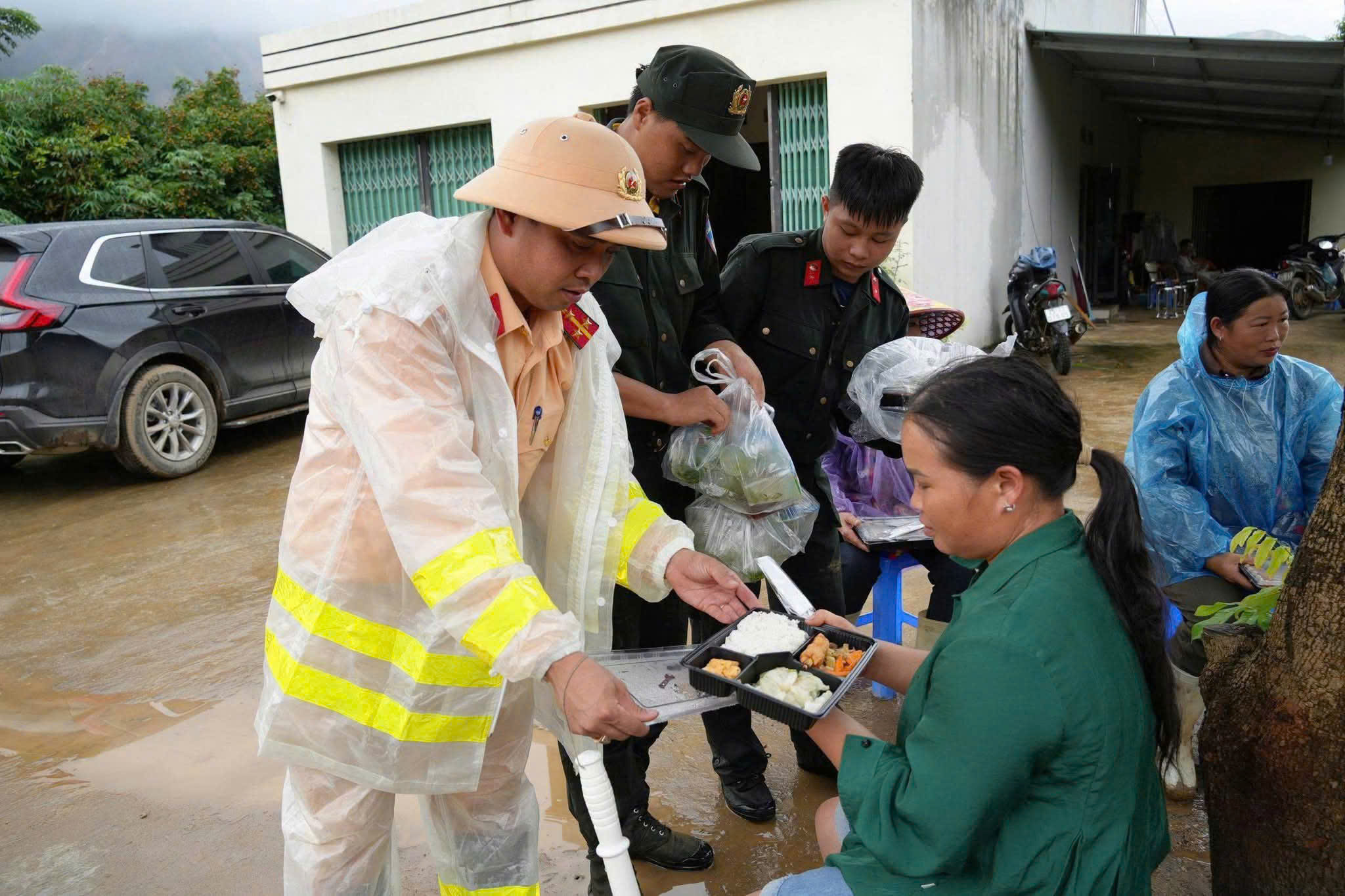 Tình người nơi rốn lũ Mường Than - Ảnh 22.