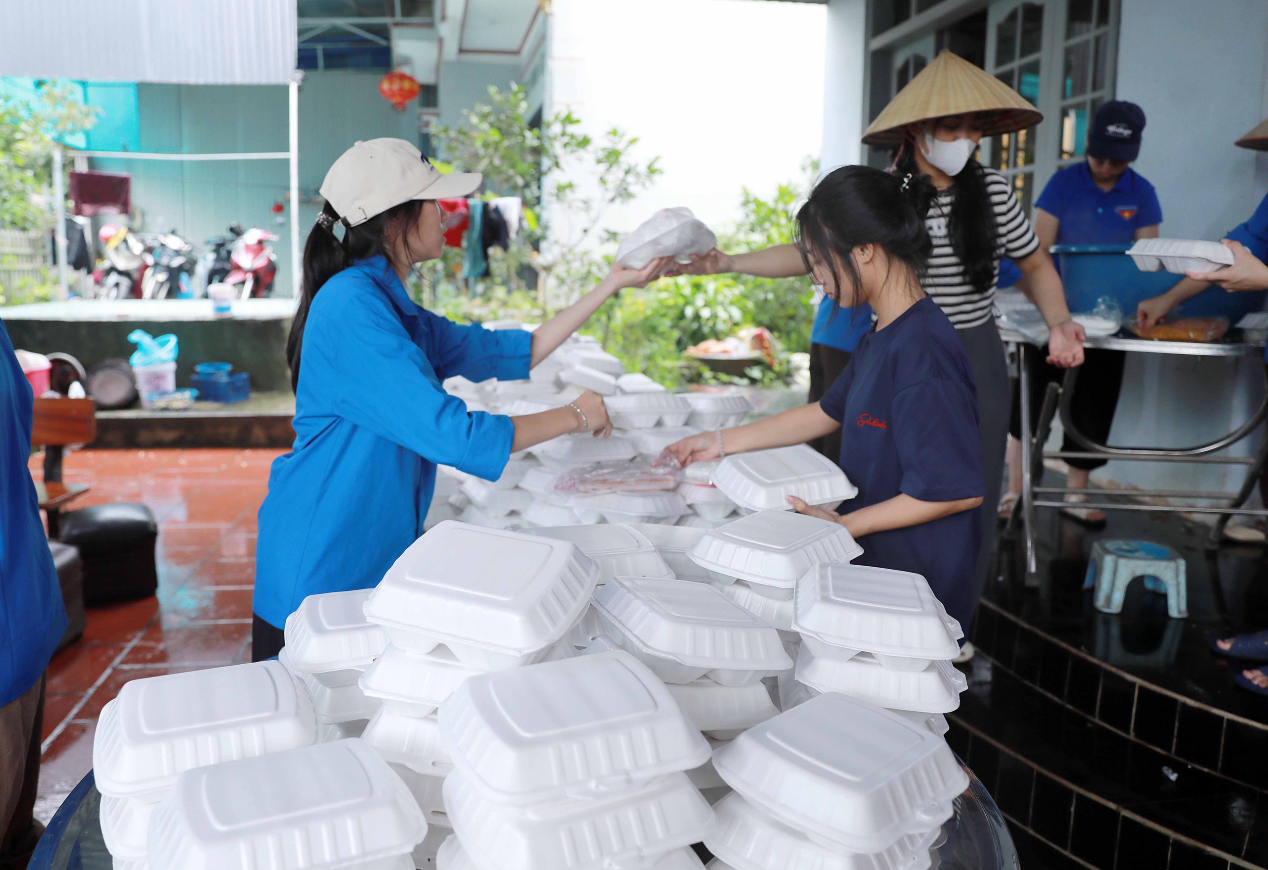 Tình người nơi rốn lũ Mường Than - Ảnh 8.