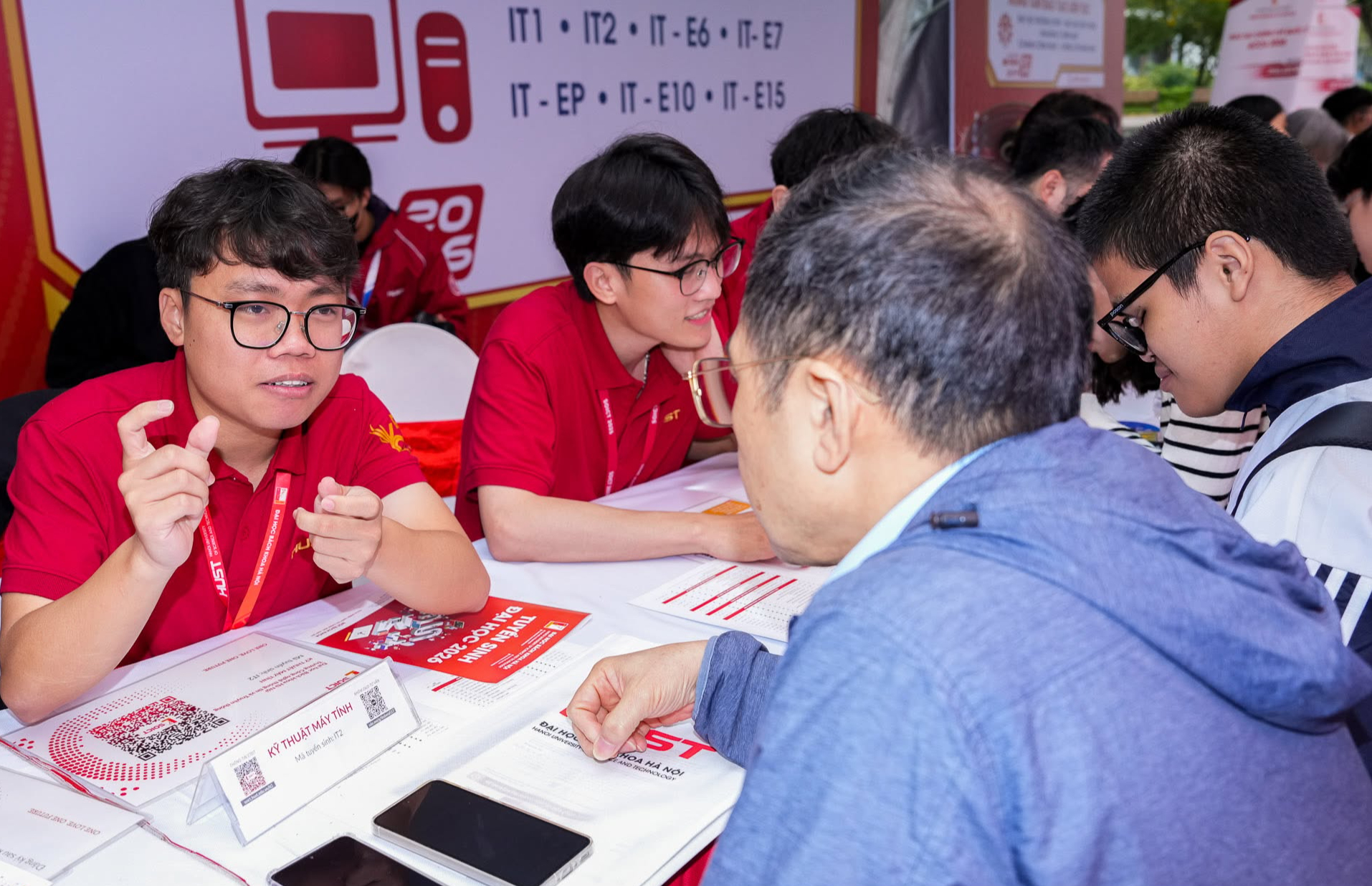 Vì sao hơn một nửa thí sinh chọn ngành STEM? - Ảnh 1.