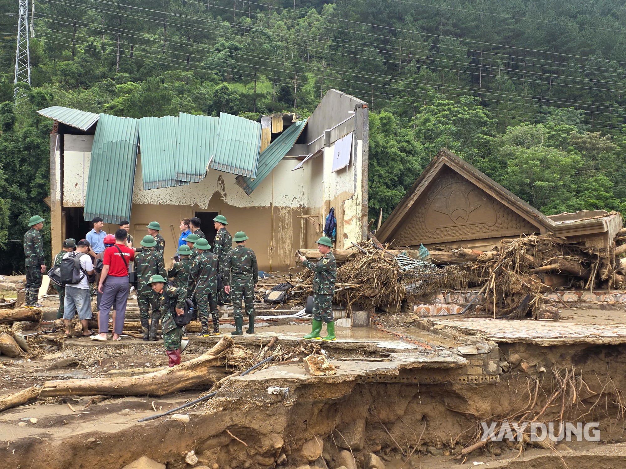 Những ngôi nhà kiên cố trơ khung thép ở Mường Than sau lũ lịch sử 2026 - Ảnh 15.
