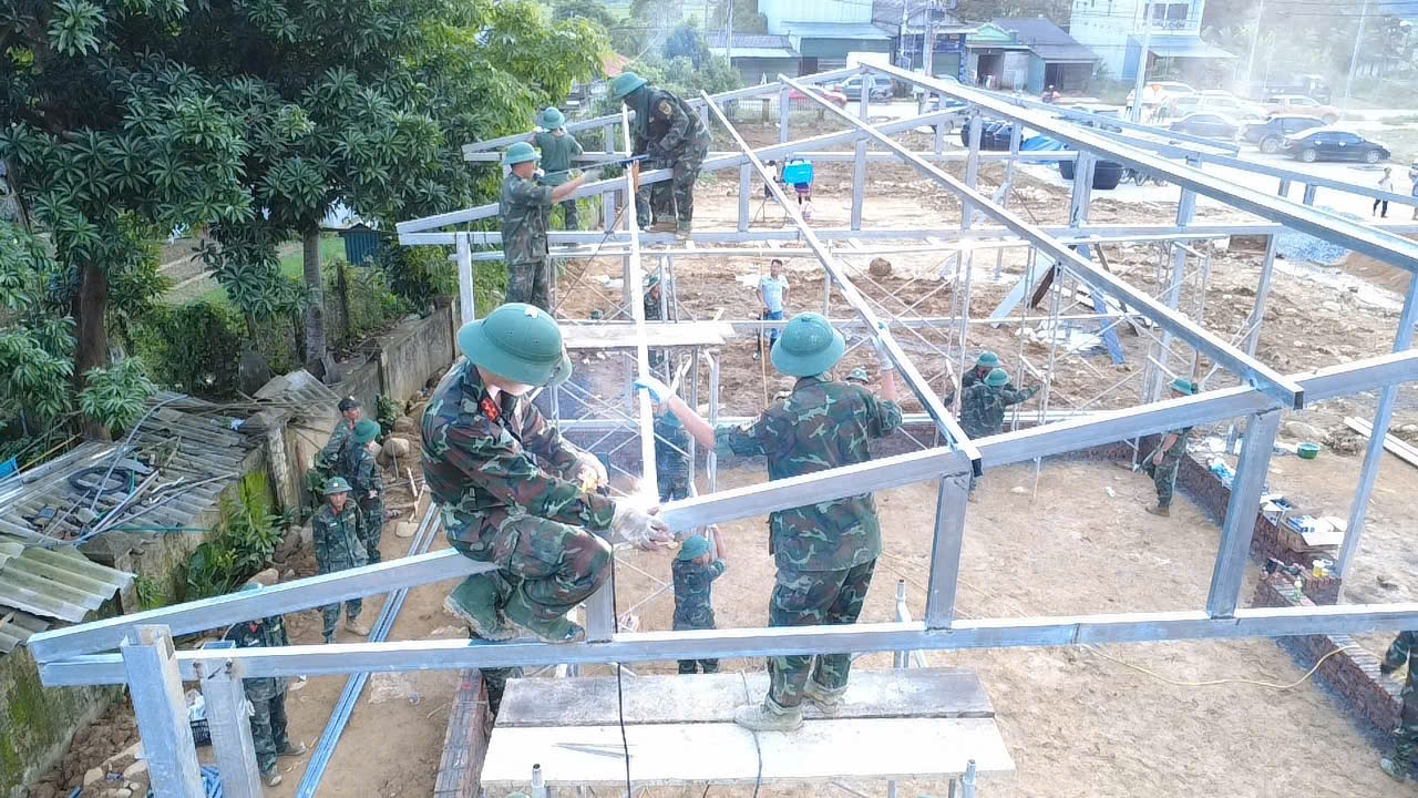 Những ng&ocirc;i nh&agrave; mới khu t&aacute;i định cư cho người d&acirc;n Mường Thang đang th&agrave;nh h&igrave;nh? - Ảnh 13.