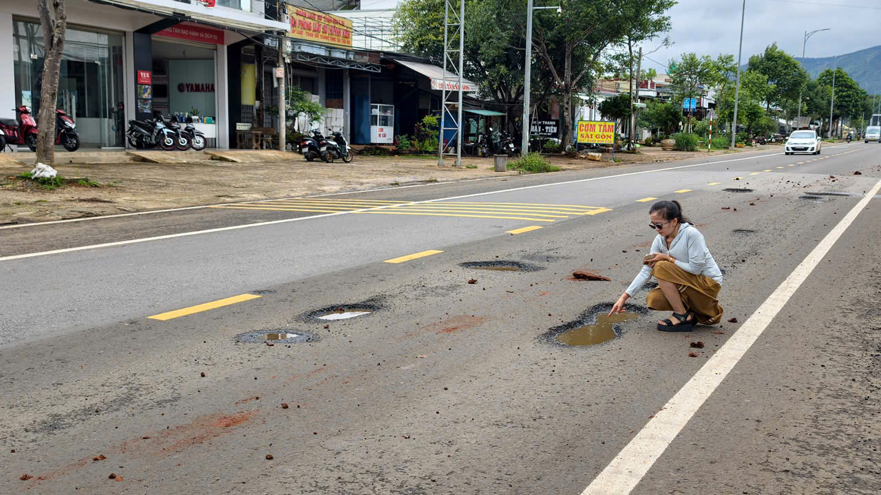 Gia Lai: Quốc lộ 19 xuất hiện ổ voi ổ gà gây mất an toàn giao thông 2026 - Ảnh 2.