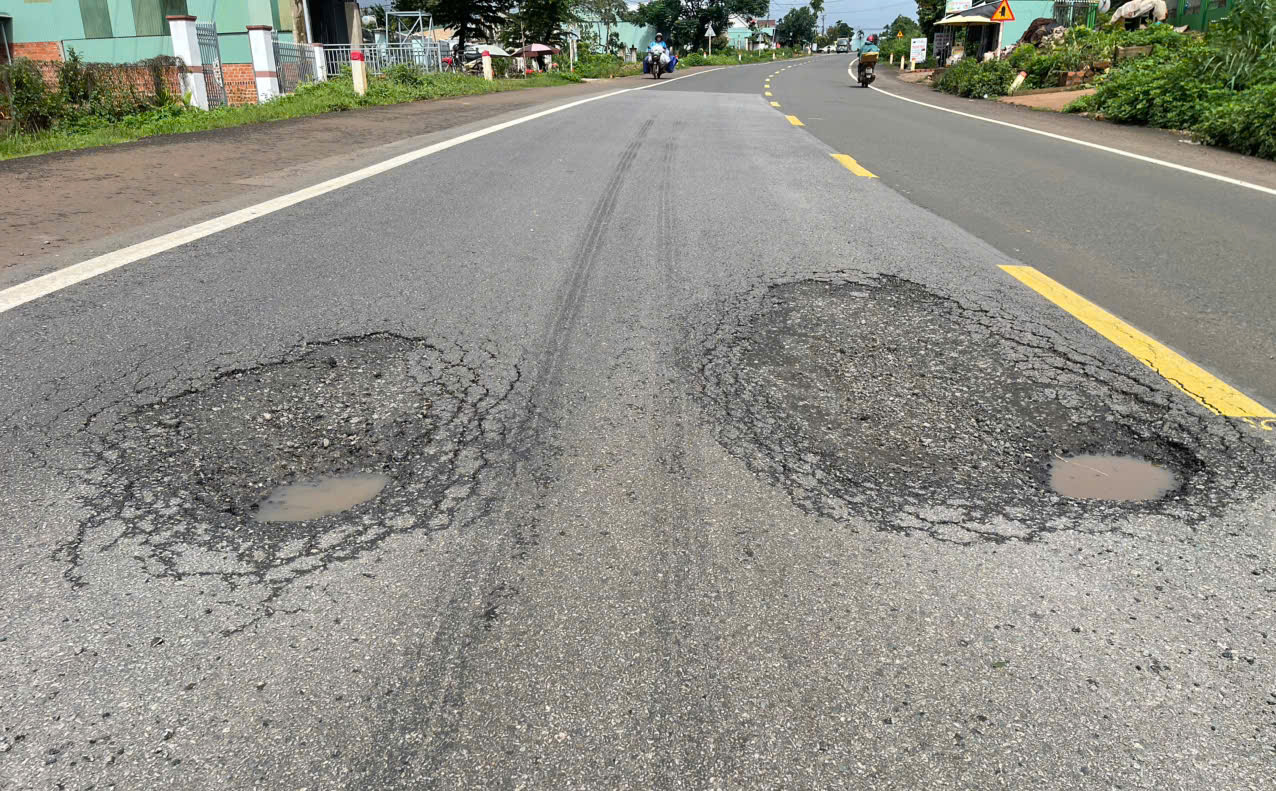 Gia Lai: Quốc lộ 19 xuất hiện ổ voi ổ gà gây mất an toàn giao thông 2026 - Ảnh 7.