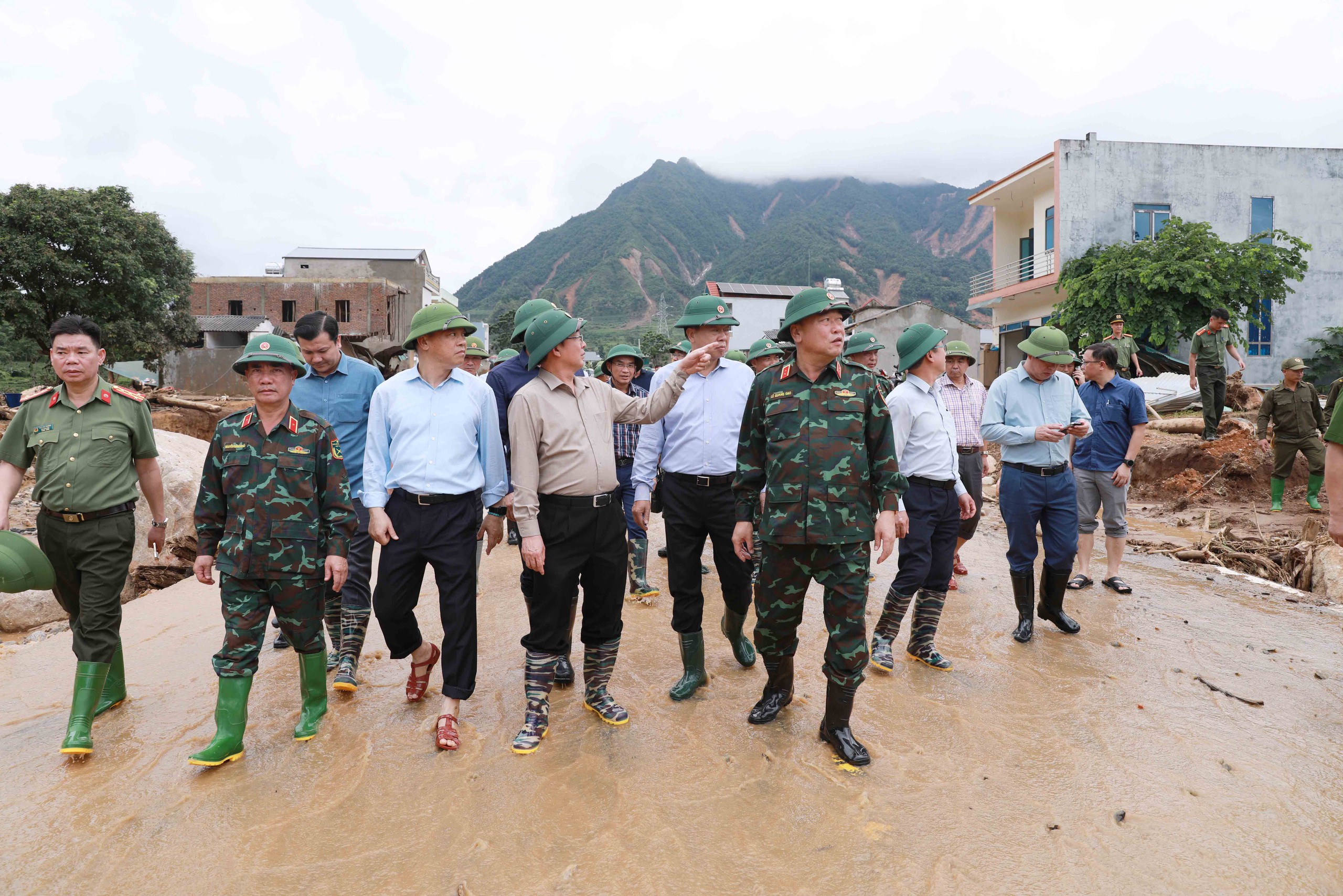 Phó Thủ tướng Chính phủ Hồ Quốc Dũng kiểm tra, chỉ đạo khắc phục hậu quả mưa lũ tại Lai Châu - Ảnh 2.