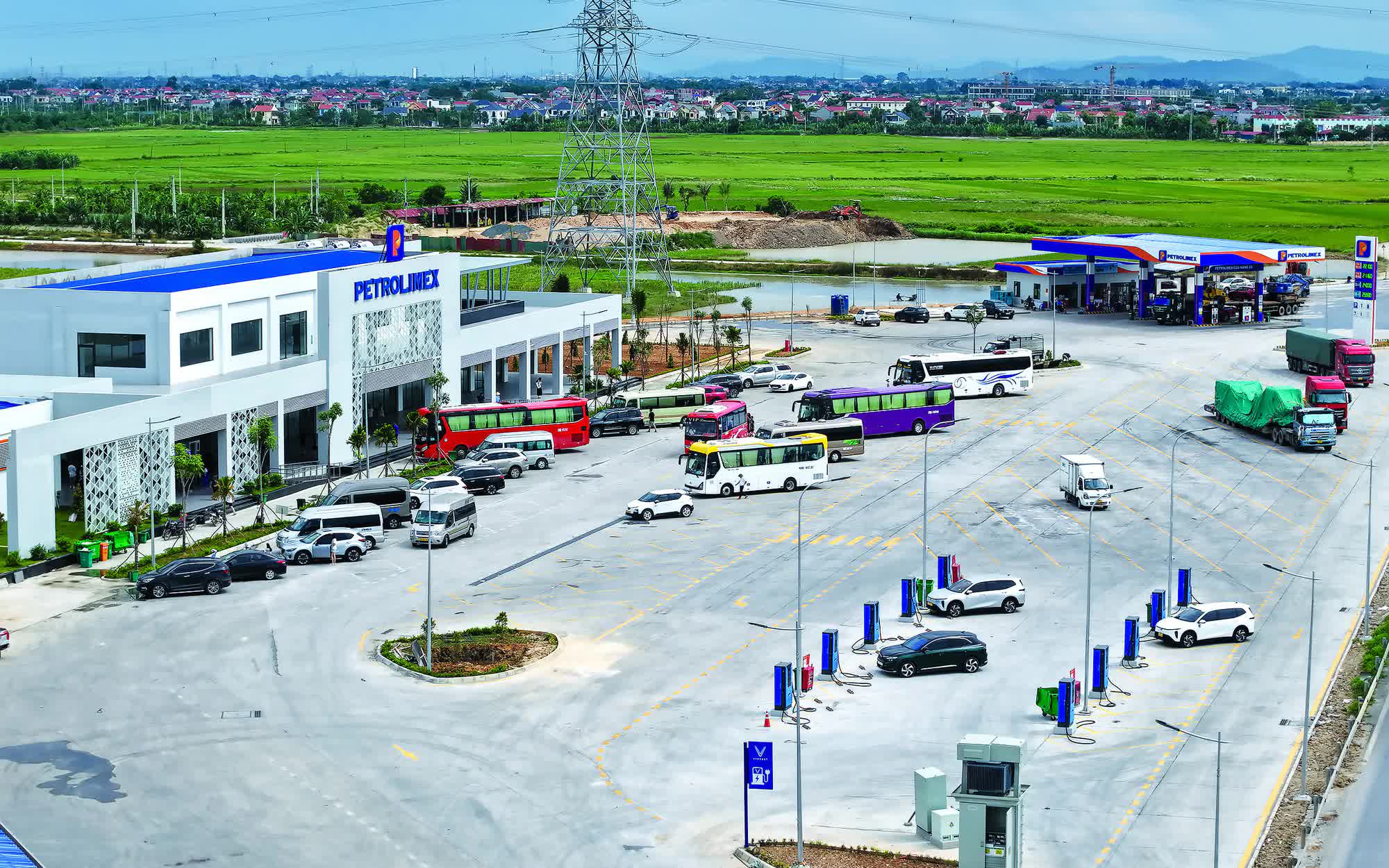 Ph&oacute; Thủ tướng Thường trực y&ecirc;u cầu đẩy nhanh tiến độ c&aacute;c trạm dừng nghỉ tr&ecirc;n cao tốc - Ảnh 2.
