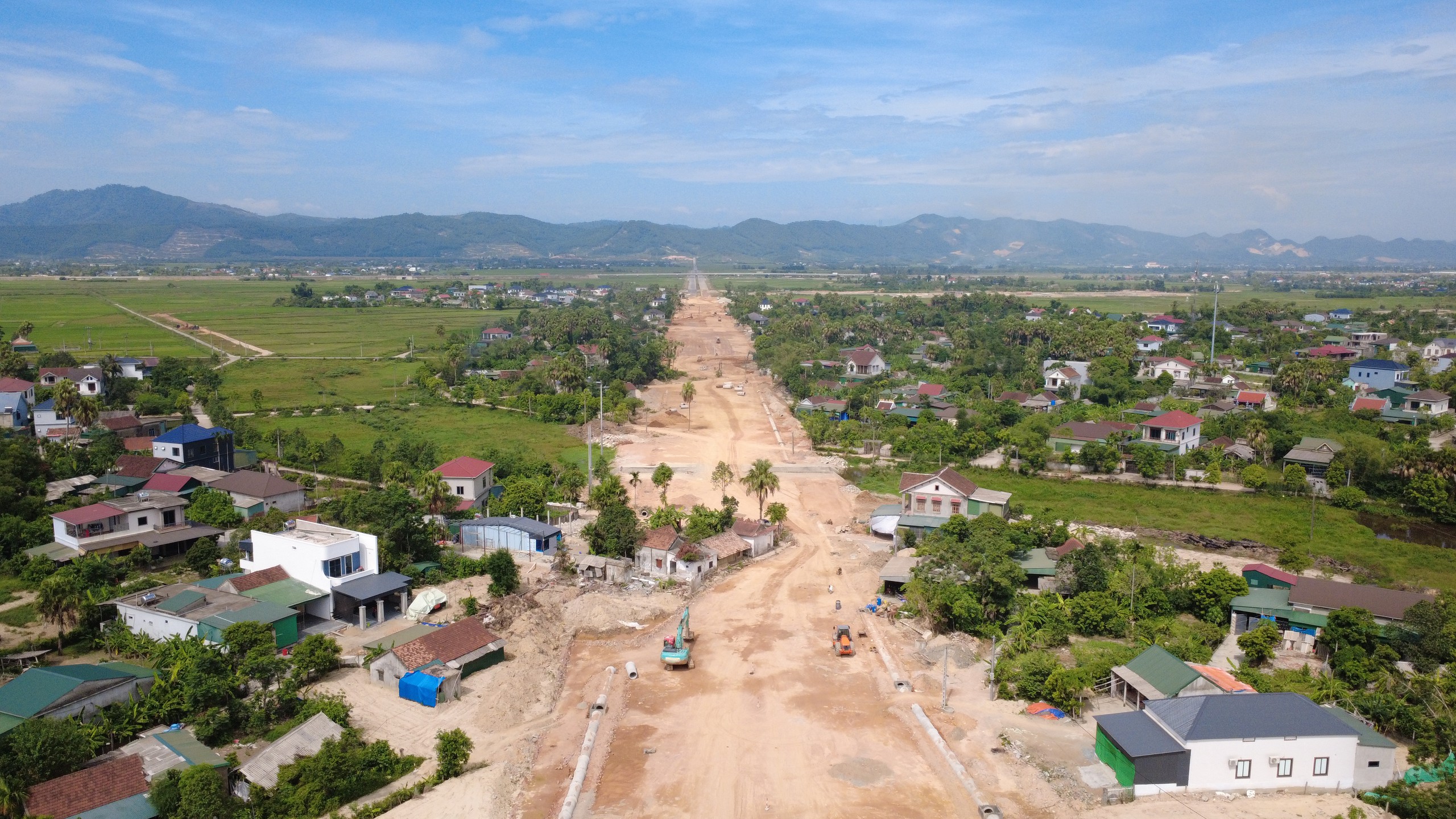 Dự &aacute;n đường 630 tỷ đồng nhộn nhịp trở lại sau thời gian d&agrave;i chờ mặt bằng - Ảnh 1.