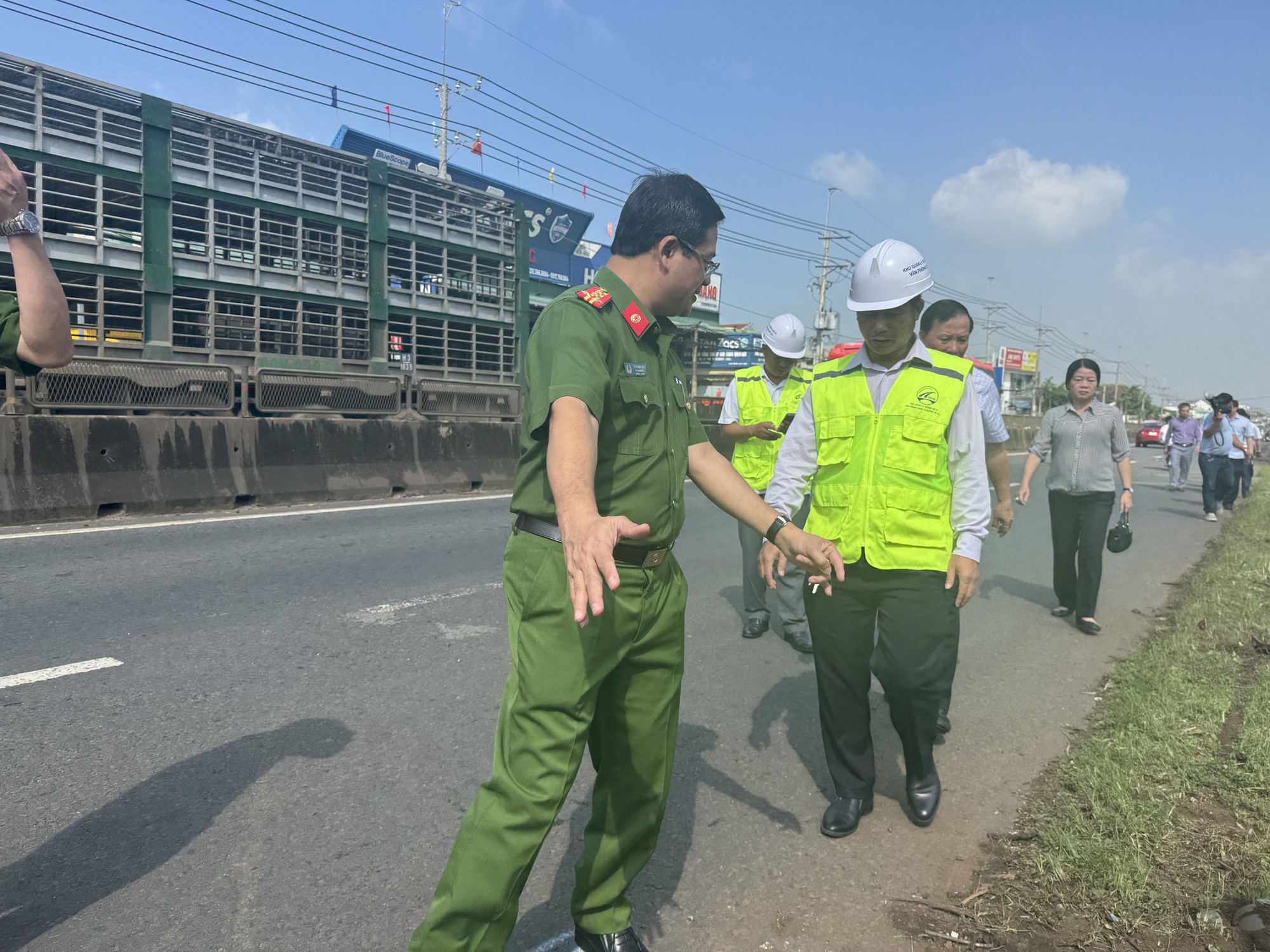 Người mẹ vụ ch&aacute;y xe kh&aacute;ch 7 người tử vong ở Đồng Nai: &ldquo;T&ocirc;i &acirc;n hận v&igrave; kh&ocirc;ng cứu được con&rdquo; - Ảnh 1.