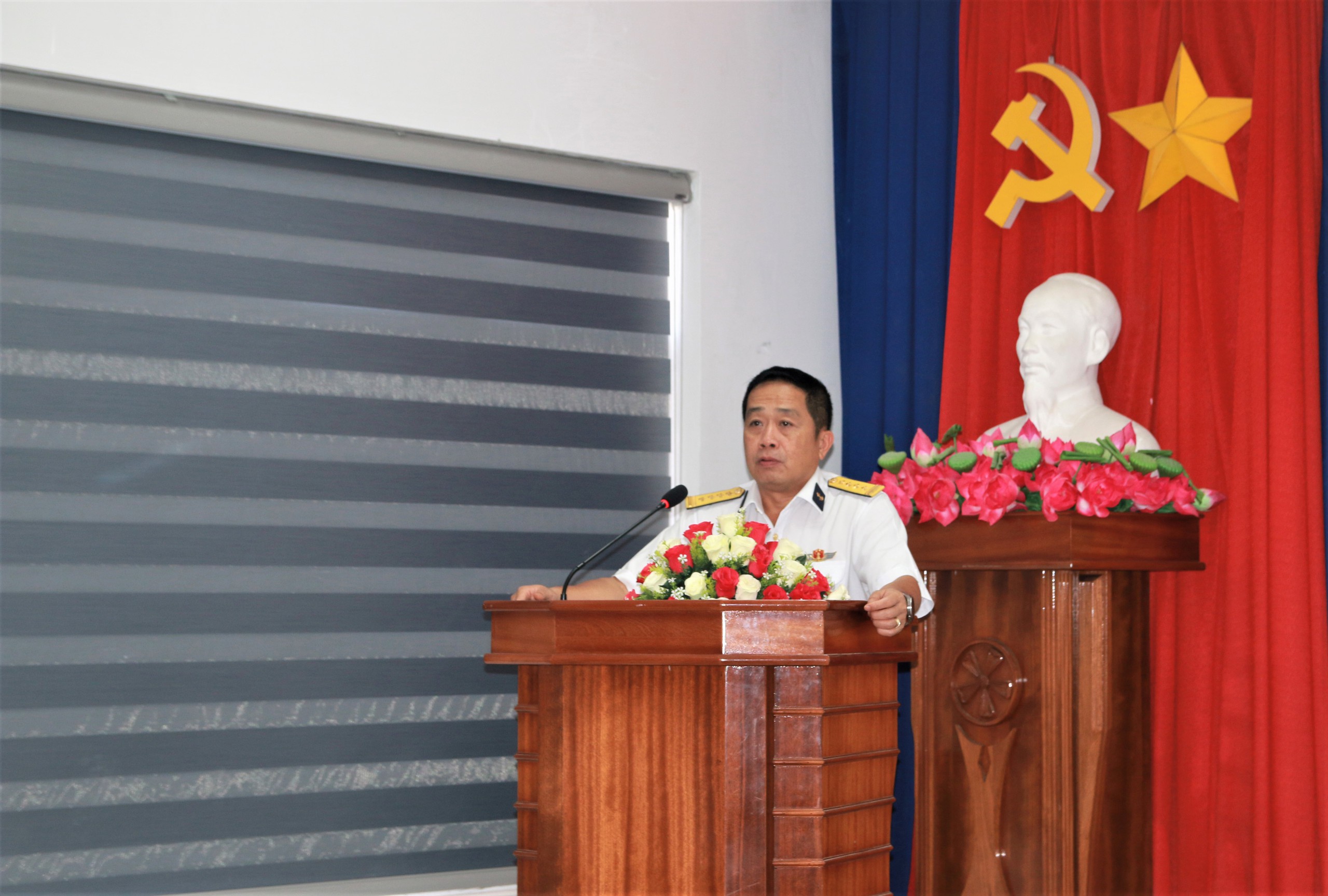 Khánh Hòa tăng cường quản lý hoạt động hàng hải trong vùng nước tại vịnh Cam Ranh - Ảnh 2.