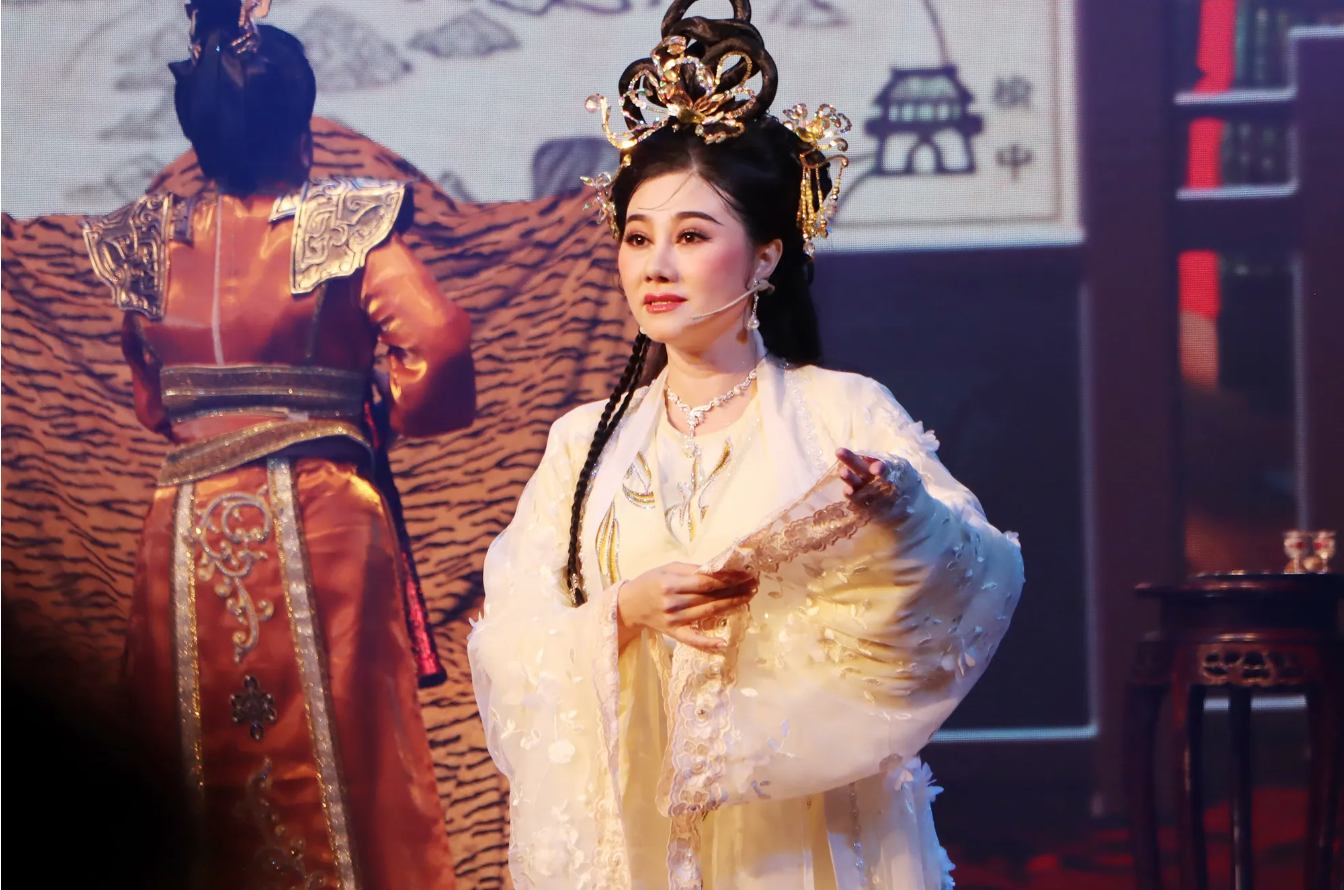 NSND Quế Tr&acirc;n: Lắng nghe kh&aacute;n giả trẻ để l&agrave;m mới cải lương - Ảnh 3.