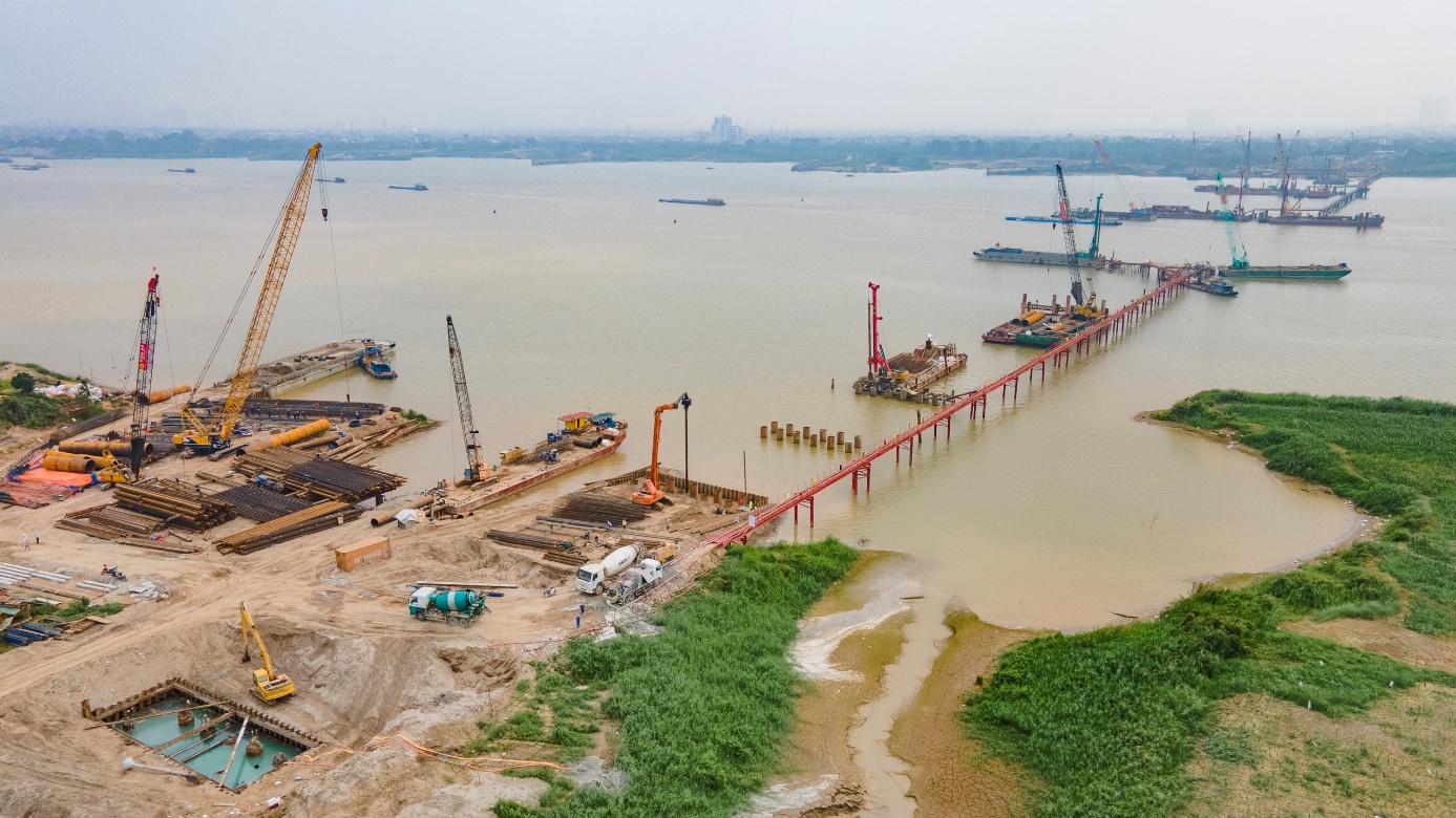 Hà Nội đẩy nhanh tiến độ các dự án cầu vượt sông Hồng năm 2026 - Ảnh 3.