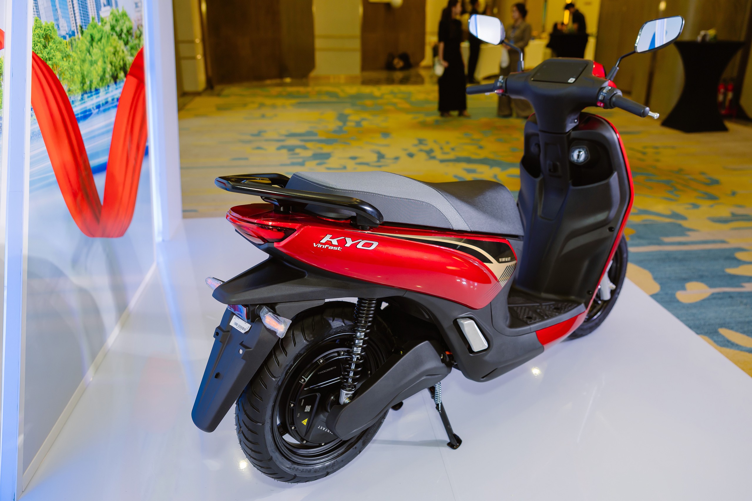 Cận cảnh hai mẫu xe máy điện VinFast Kinet và Kyo vừa ra mắt - Ảnh 13.