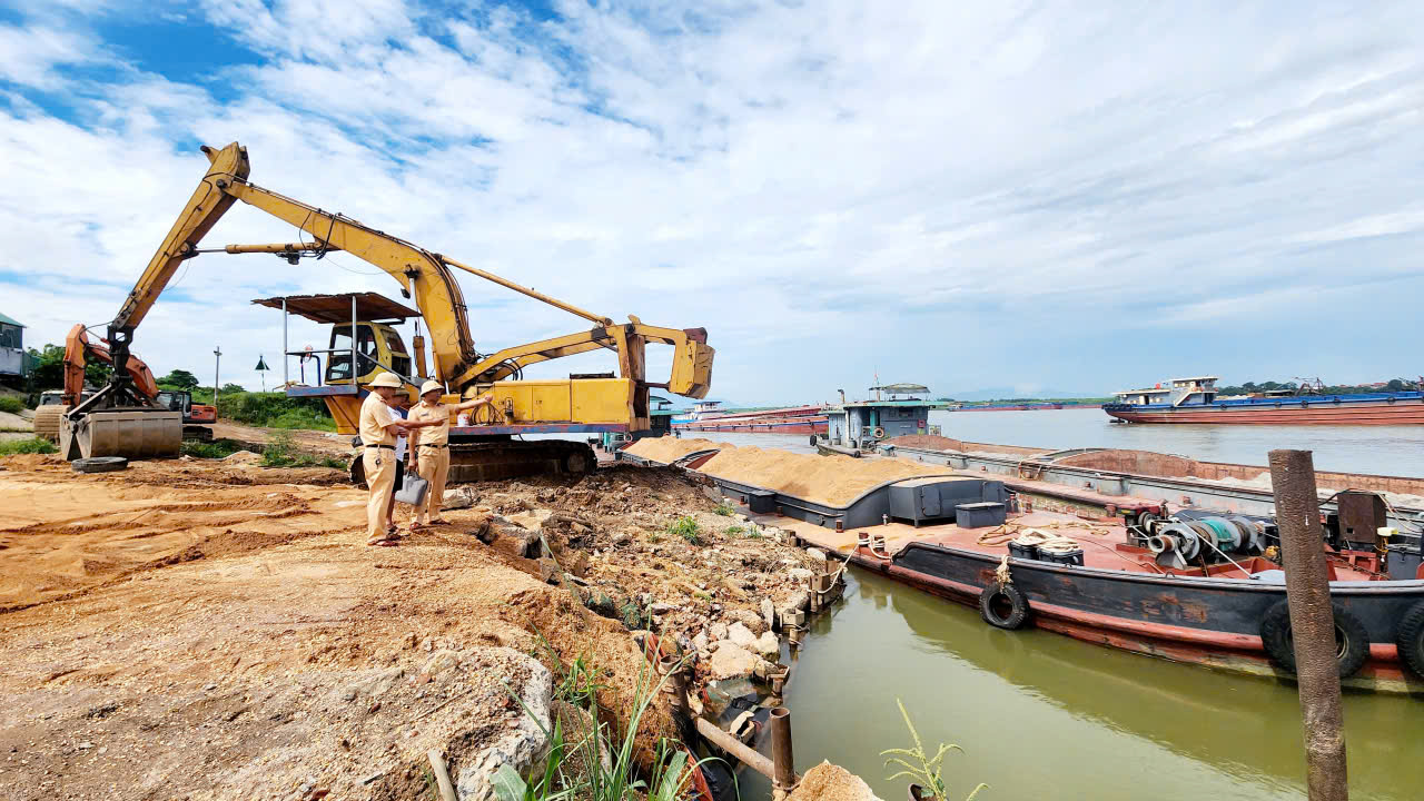 Ph&uacute; Thọ: Đội Cảnh s&aacute;t đường thủy số 2 tăng cường bảo đảm ATGT đường thủy trước m&ugrave;a mưa b&atilde;o - Ảnh 4.