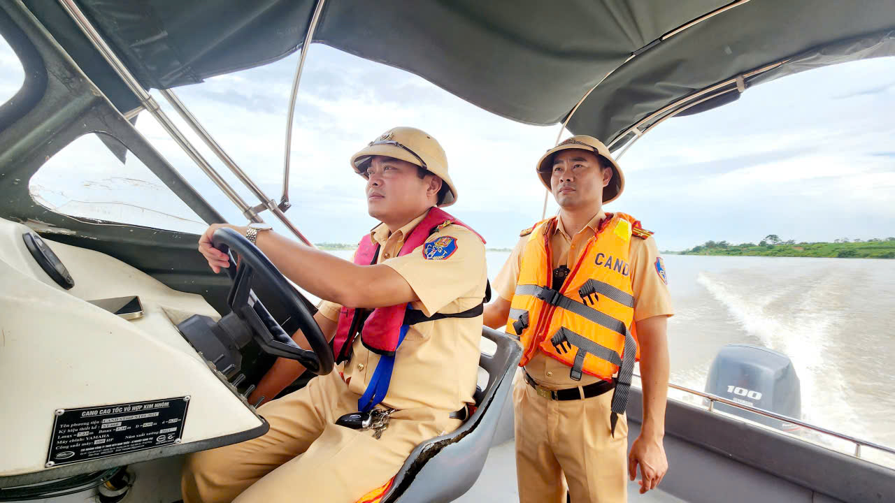 Ph&uacute; Thọ: Đội Cảnh s&aacute;t đường thủy số 2 tăng cường bảo đảm ATGT đường thủy trước m&ugrave;a mưa b&atilde;o - Ảnh 3.