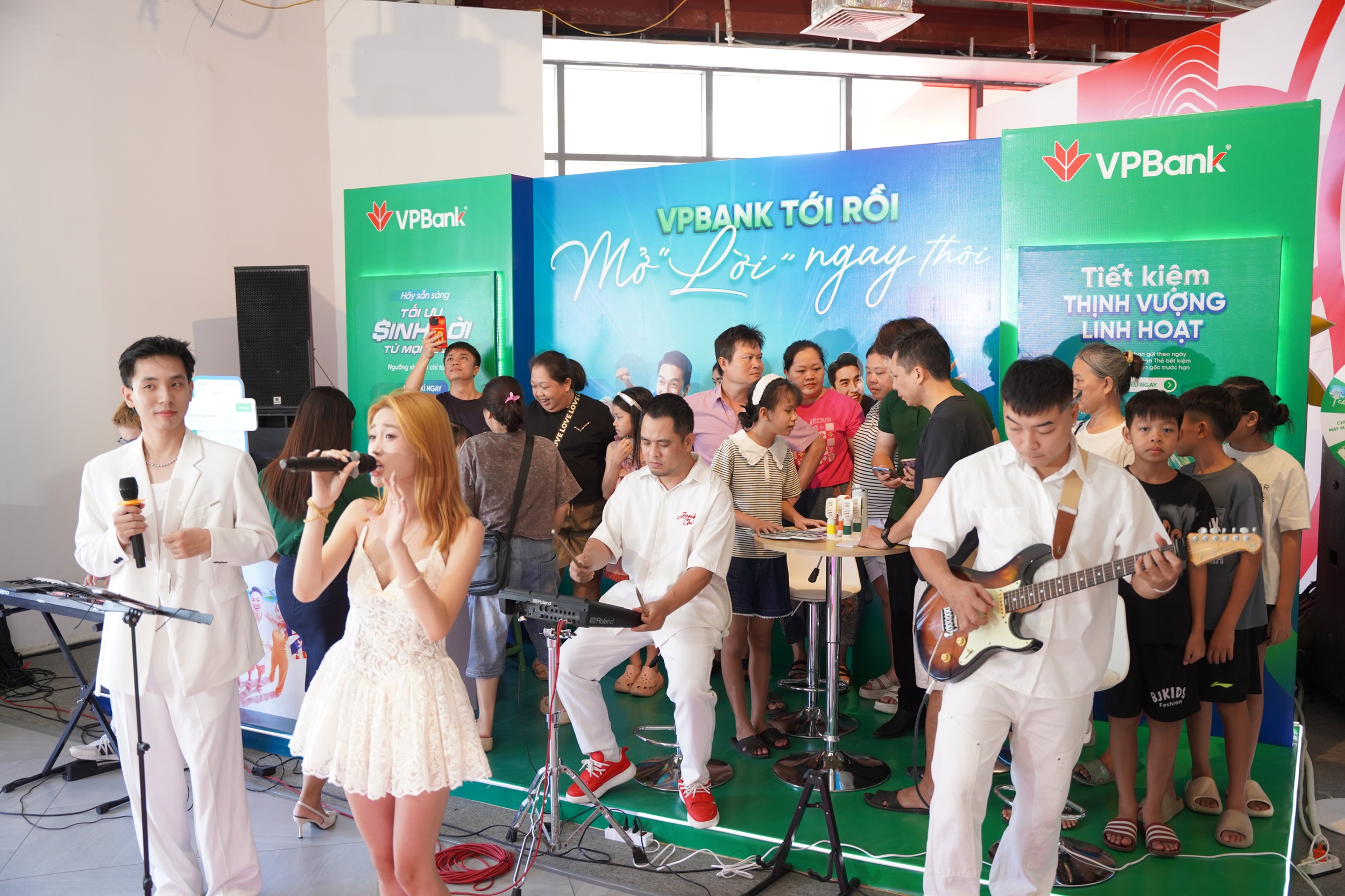 "VPBank tới rồi, mở "lời" ngay th&ocirc;i" kết nối kh&aacute;ch h&agrave;ng từ những nhu cầu hằng ng&agrave;y   - Ảnh 3.