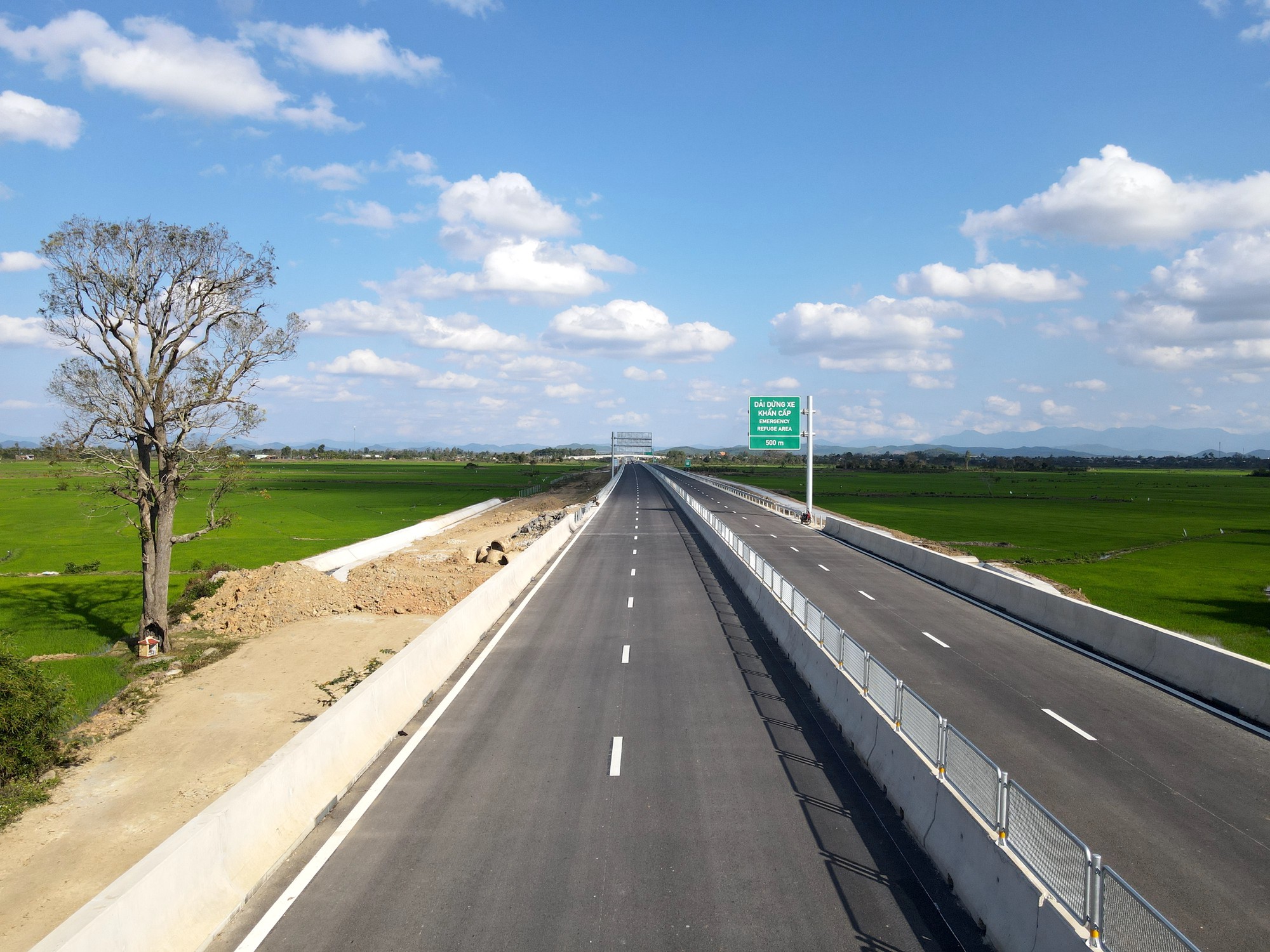 Đắk Lắk gỡ vướng những m&eacute;t mặt bằng cuối c&ugrave;ng cao tốc Kh&aacute;nh H&ograve;a - Bu&ocirc;n Ma Thuột - Ảnh 3.