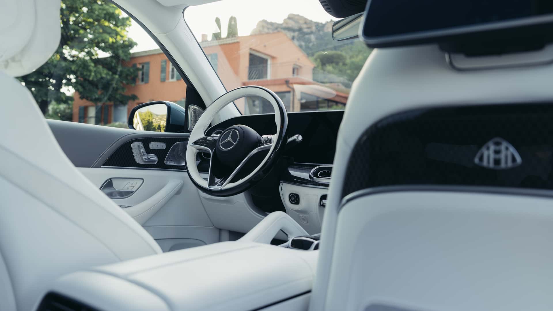 Mercedes-Maybach GLS 2027 lần đầu c&oacute; logo ph&aacute;t s&aacute;ng - Ảnh 4.