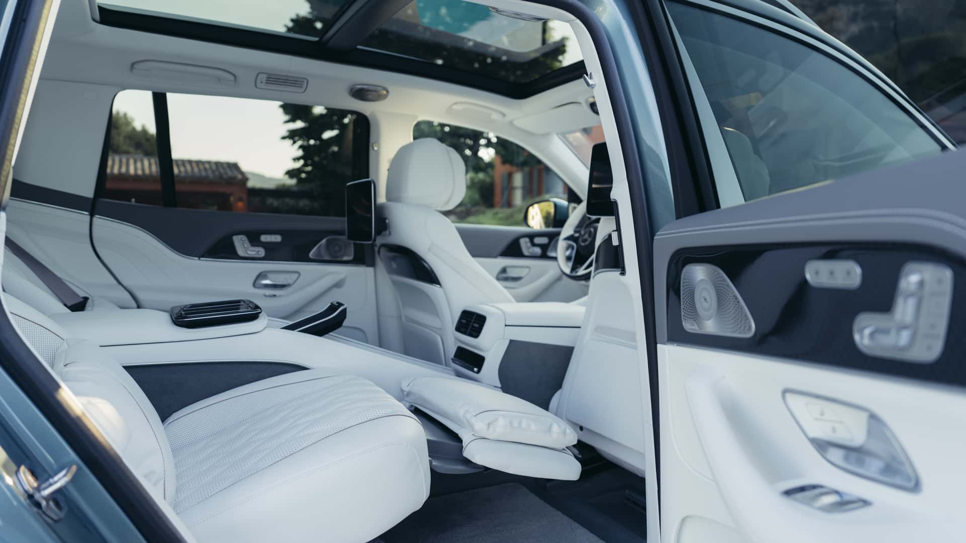 Mercedes-Maybach GLS 2027 lần đầu c&oacute; logo ph&aacute;t s&aacute;ng - Ảnh 8.