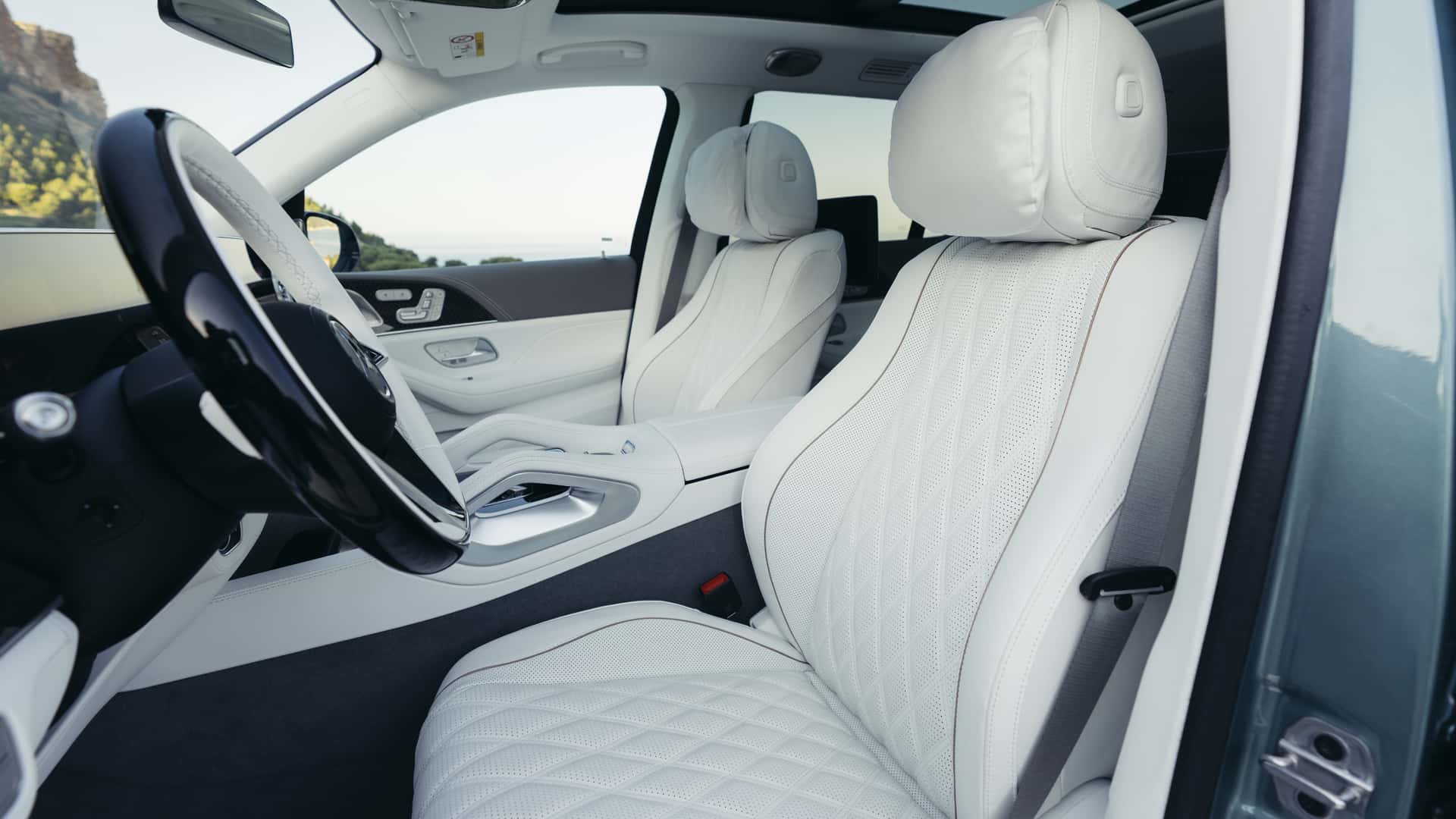 Mercedes-Maybach GLS 2027 lần đầu c&oacute; logo ph&aacute;t s&aacute;ng - Ảnh 5.
