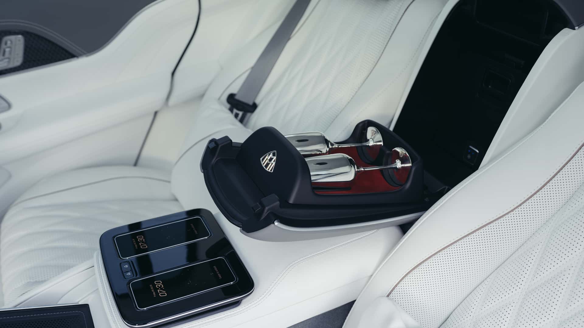 Mercedes-Maybach GLS 2027 lần đầu c&oacute; logo ph&aacute;t s&aacute;ng - Ảnh 7.