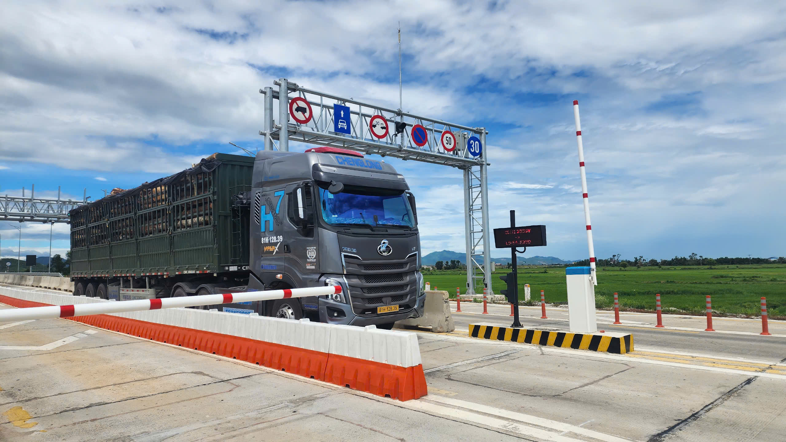 Sau một tuần thu ph&iacute;, cao tốc qua H&agrave; Tĩnh vận h&agrave;nh ổn định - Ảnh 1.