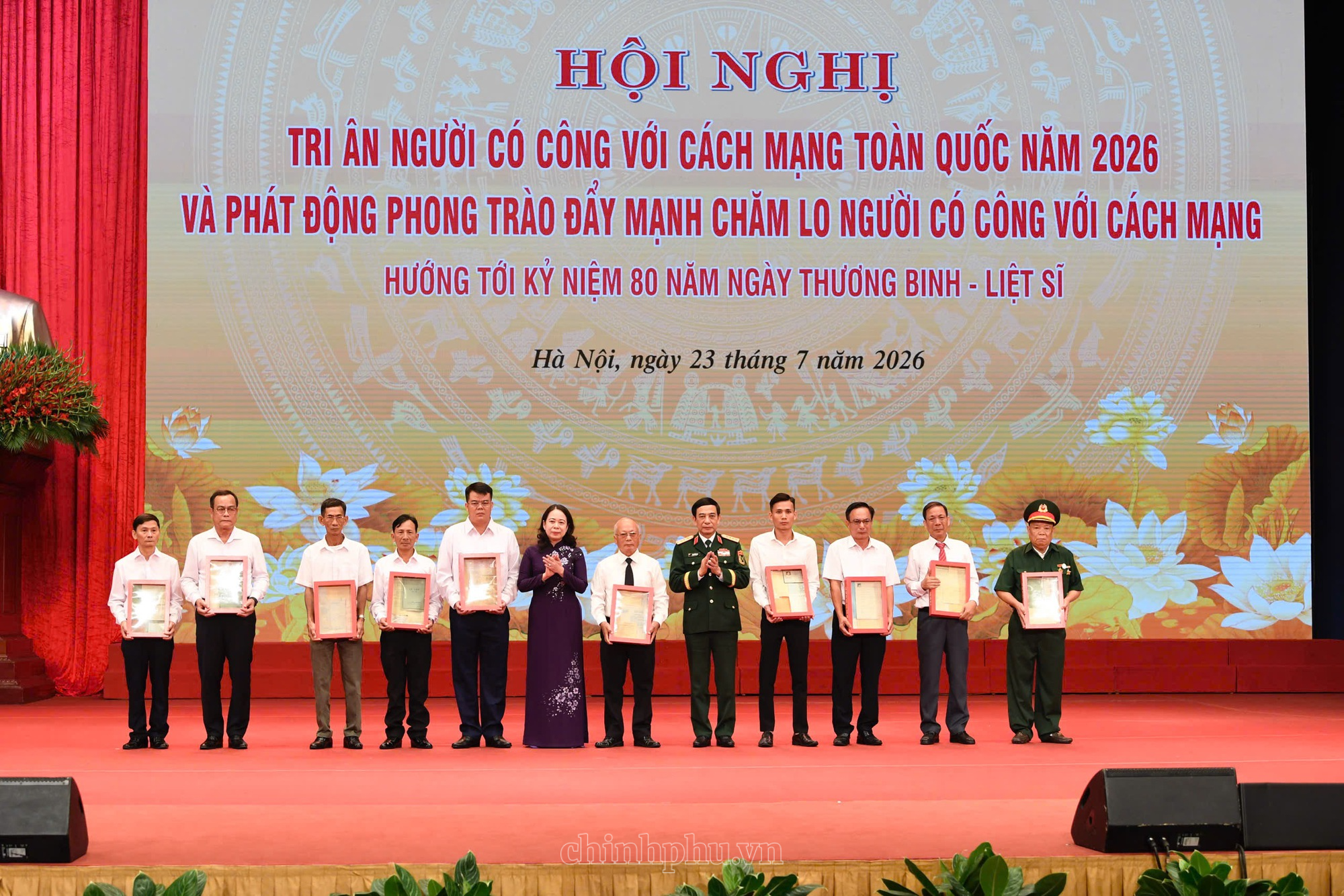 Những hình ảnh xúc động tại Hội nghị tri ân người có công với cách mạng toàn quốc năm 2026 - Ảnh 10.