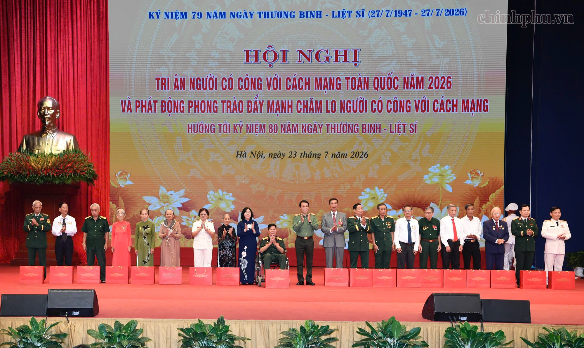 Những hình ảnh xúc động tại Hội nghị tri ân người có công với cách mạng toàn quốc năm 2026 - Ảnh 14.