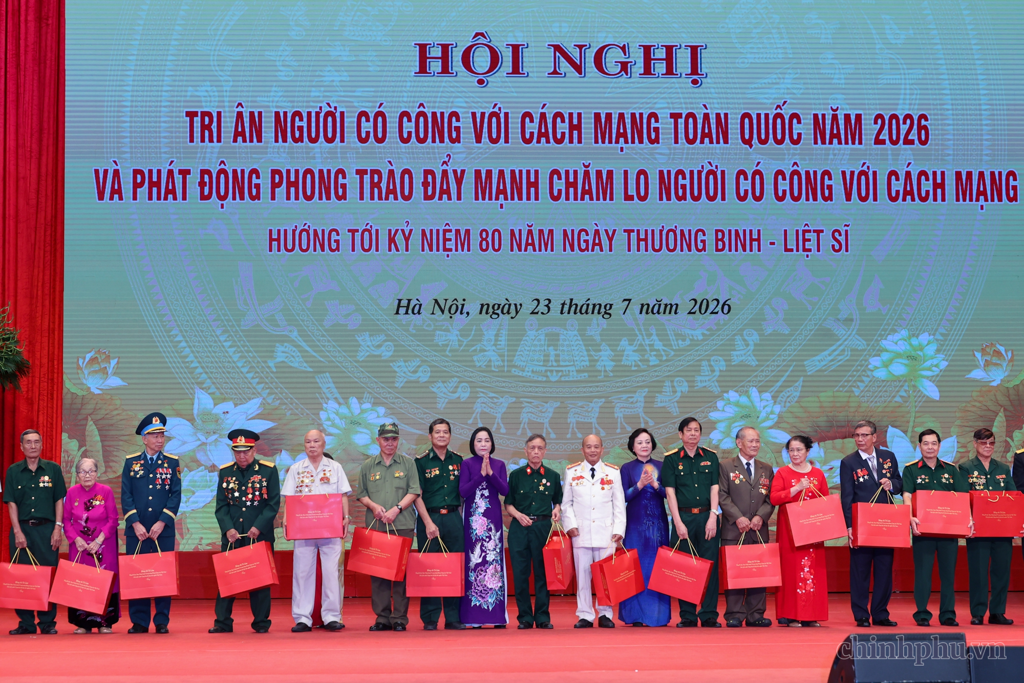 Những hình ảnh xúc động tại Hội nghị tri ân người có công với cách mạng toàn quốc năm 2026 - Ảnh 15.