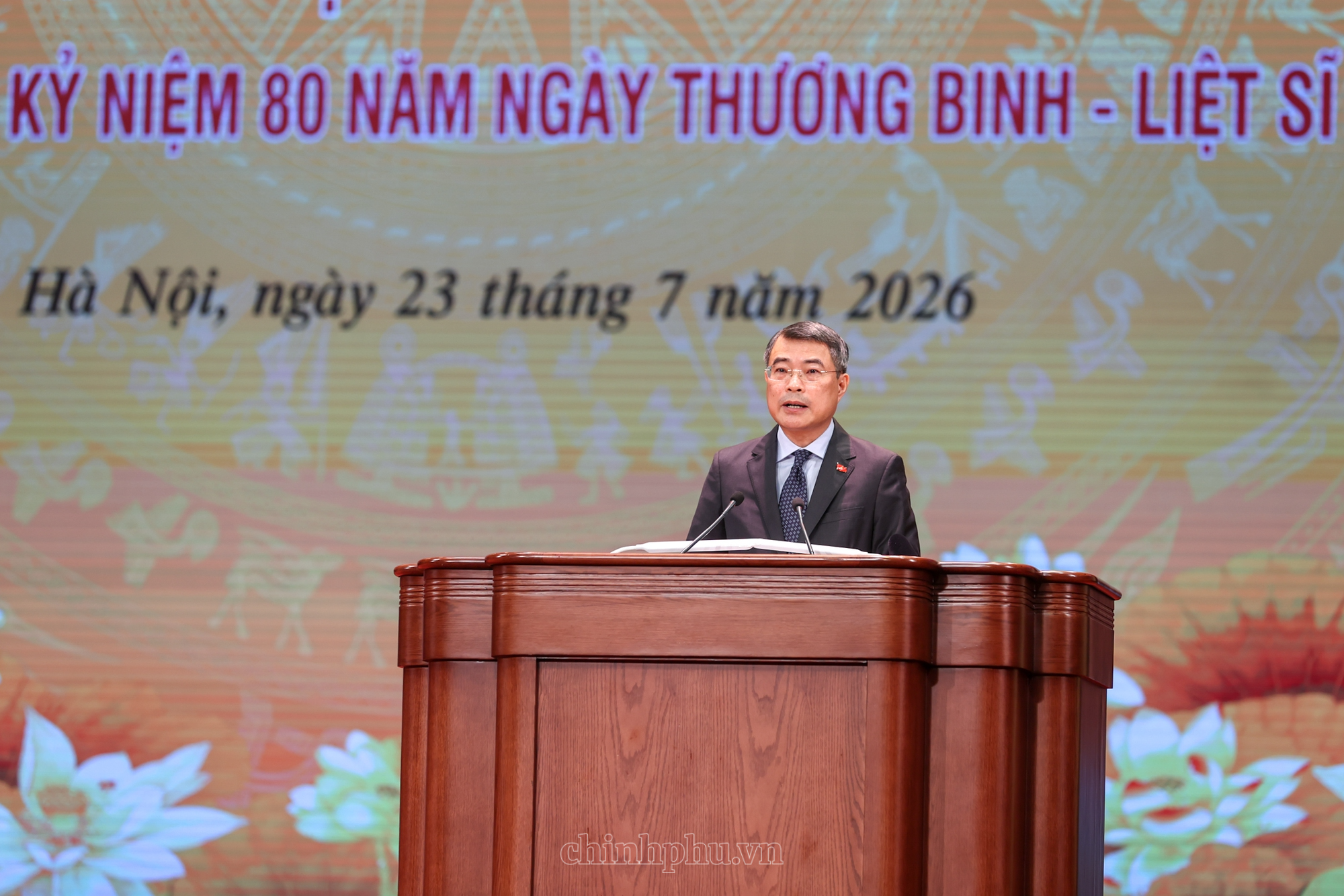 Thủ tướng Ch&iacute;nh phủ ph&aacute;t động "Phong tr&agrave;o đẩy mạnh chăm lo người c&oacute; c&ocirc;ng với c&aacute;ch mạng" - Ảnh 3.