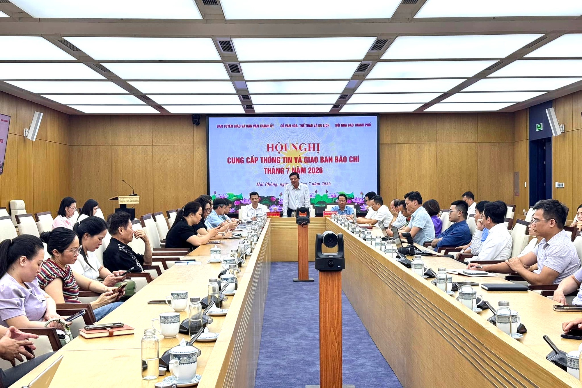 Hải Ph&ograve;ng xem x&eacute;t hỗ trợ di dời khẩn cấp người d&acirc;n tại c&aacute;c chung cư cũ nguy hiểm - Ảnh 1.