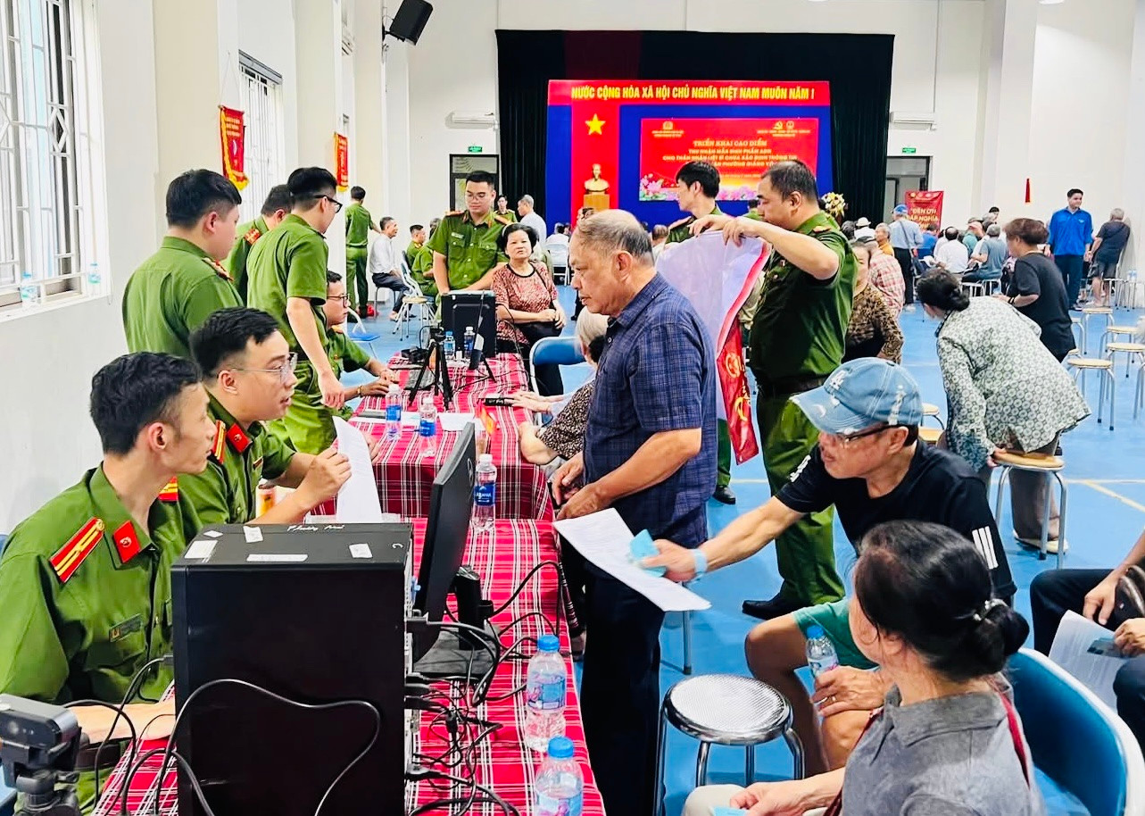 H&agrave; Nội chạy đua với thời gian để trả lại t&ecirc;n cho c&aacute;c liệt sĩ - Ảnh 1.