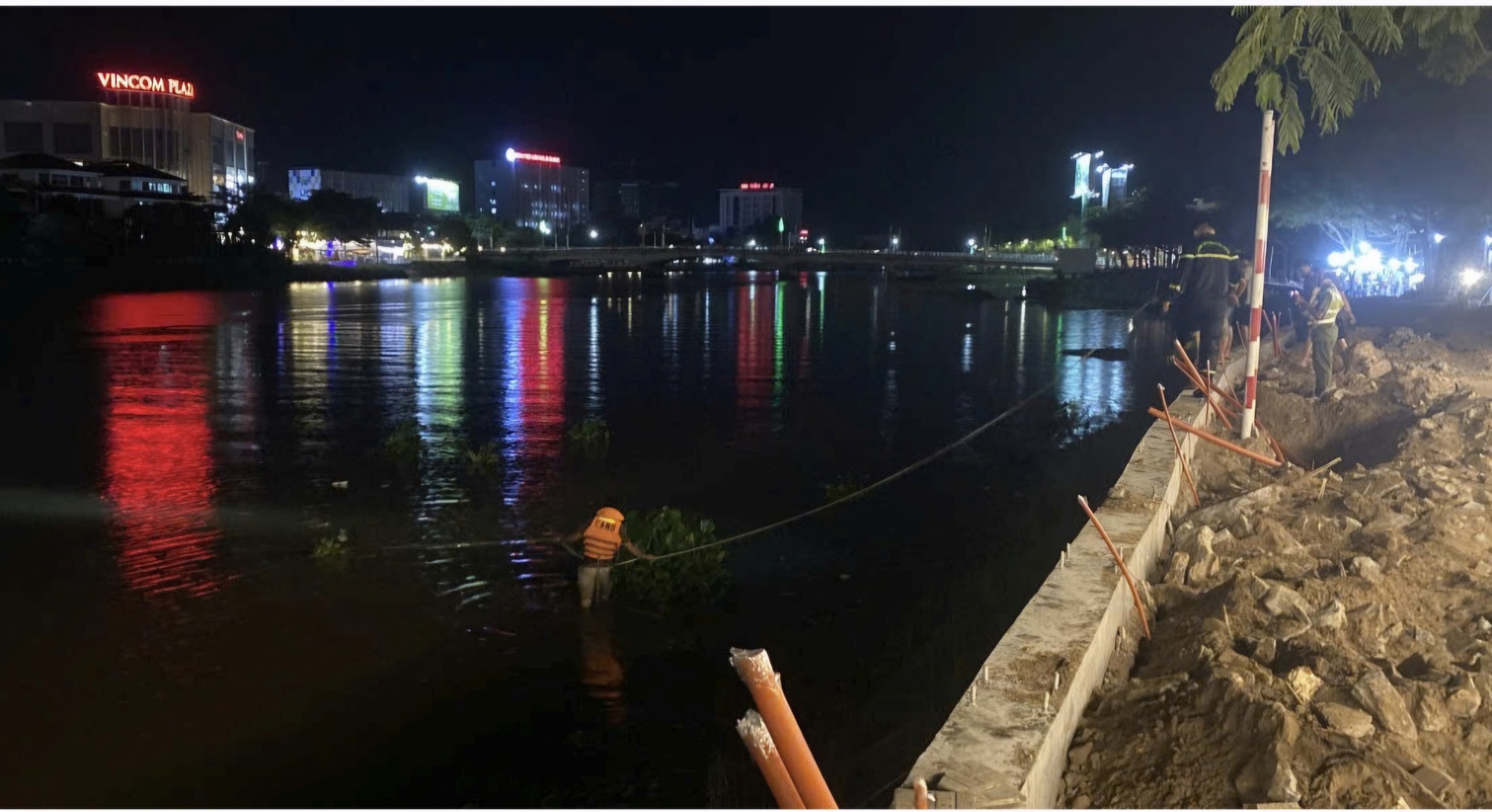 An Giang khẩn trương t&igrave;m kiếm nạn nh&acirc;n đuối nước mất t&iacute;ch tr&ecirc;n k&ecirc;nh Long Xuy&ecirc;n - Ảnh 1.