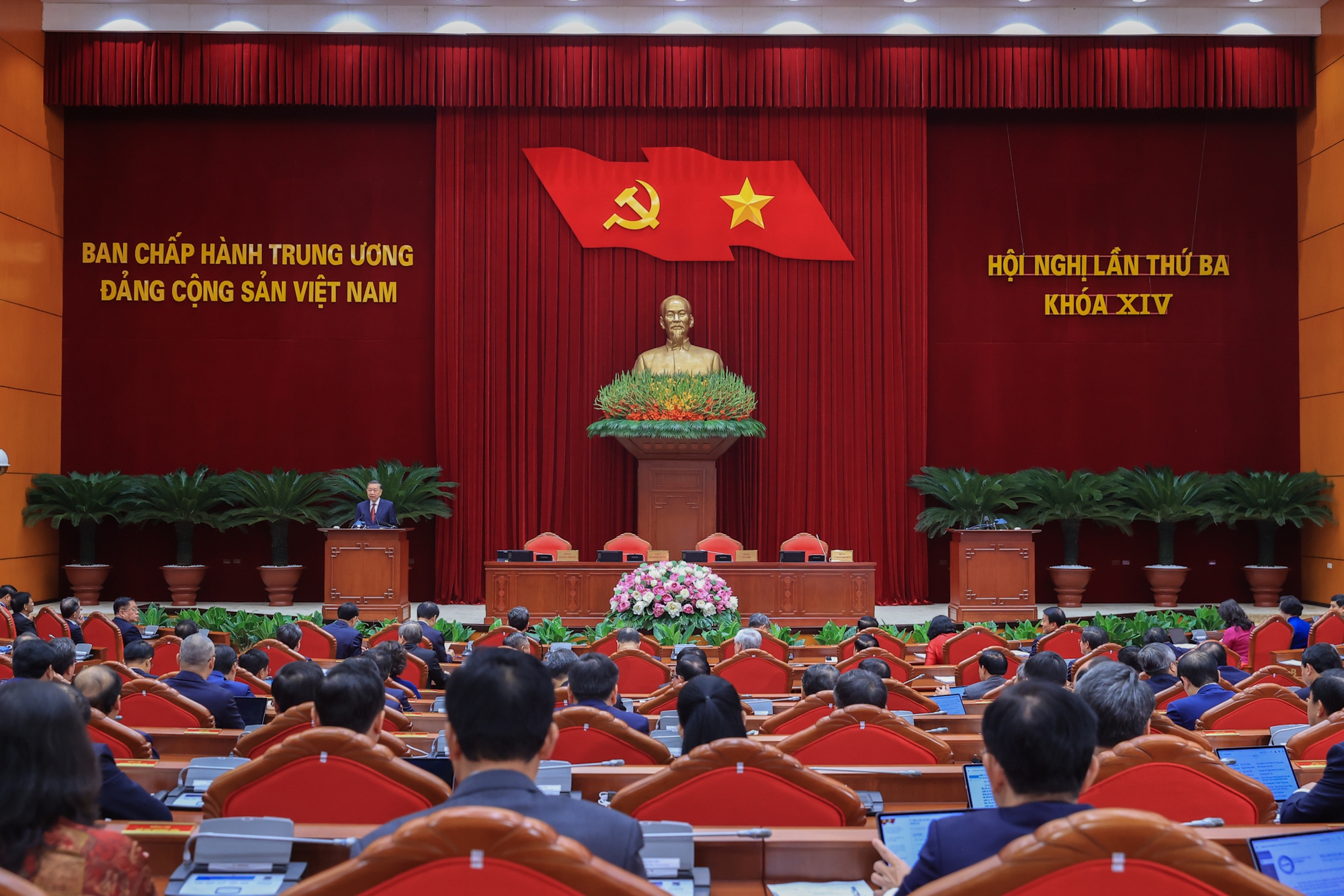 Thông cáo báo chí ngày làm việc thứ năm và bế mạc Hội nghị Trung ương 3 khoá XIV - Ảnh 1.